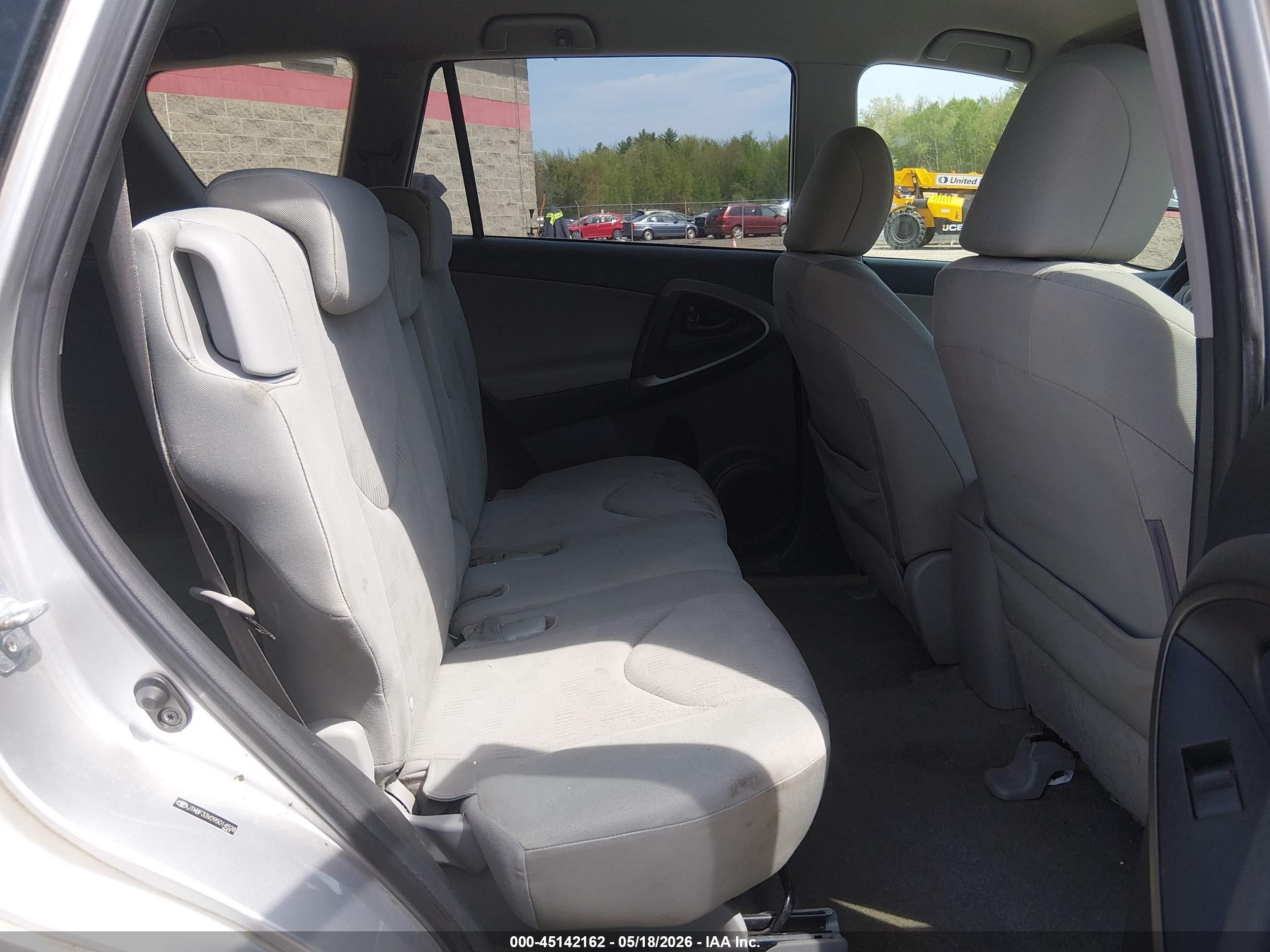 2009 Toyota Rav4   Серебряный vin: JTMBF33V095014528