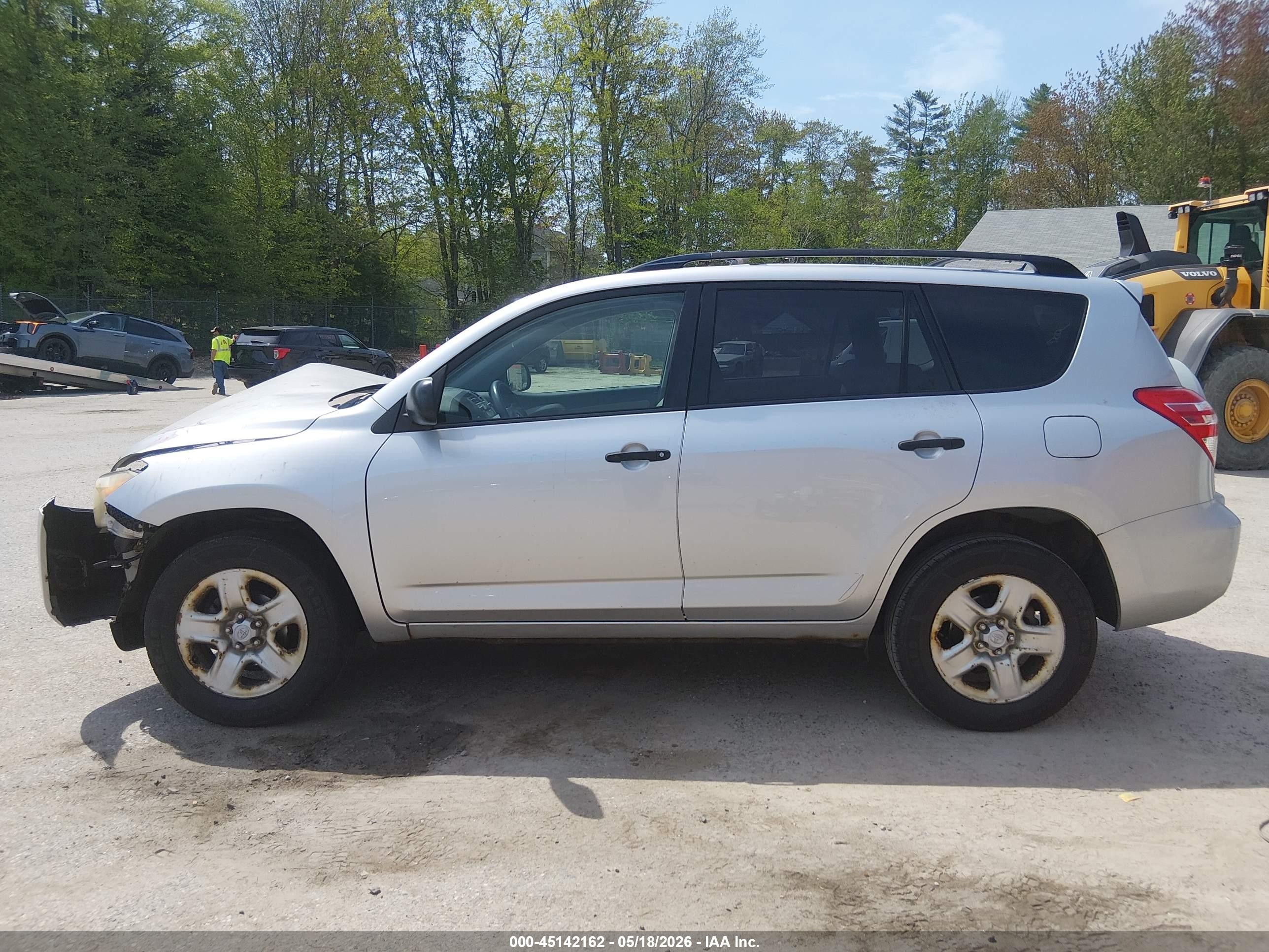 2009 Toyota Rav4   Серебряный vin: JTMBF33V095014528