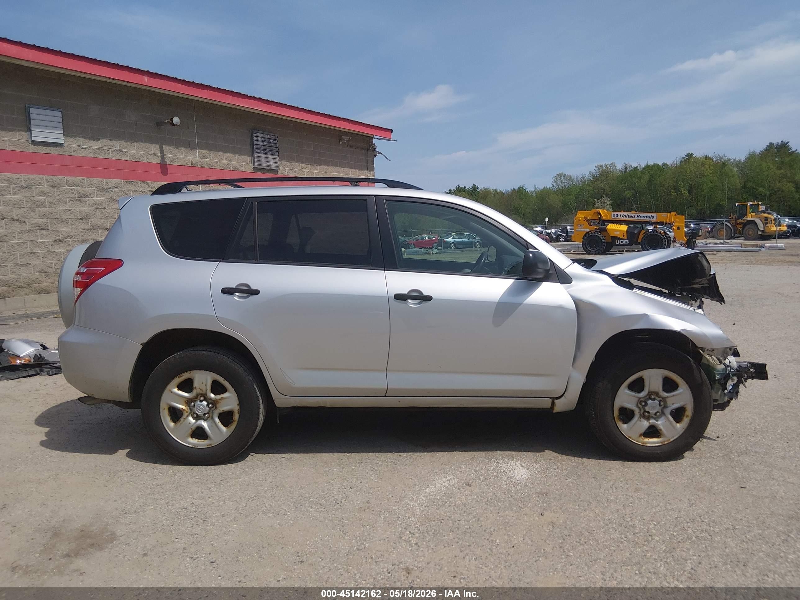 2009 Toyota Rav4   Серебряный vin: JTMBF33V095014528