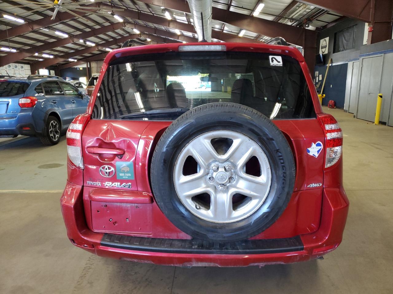 2009 Toyota Rav4 Red vin: JTMBF33V09D008427