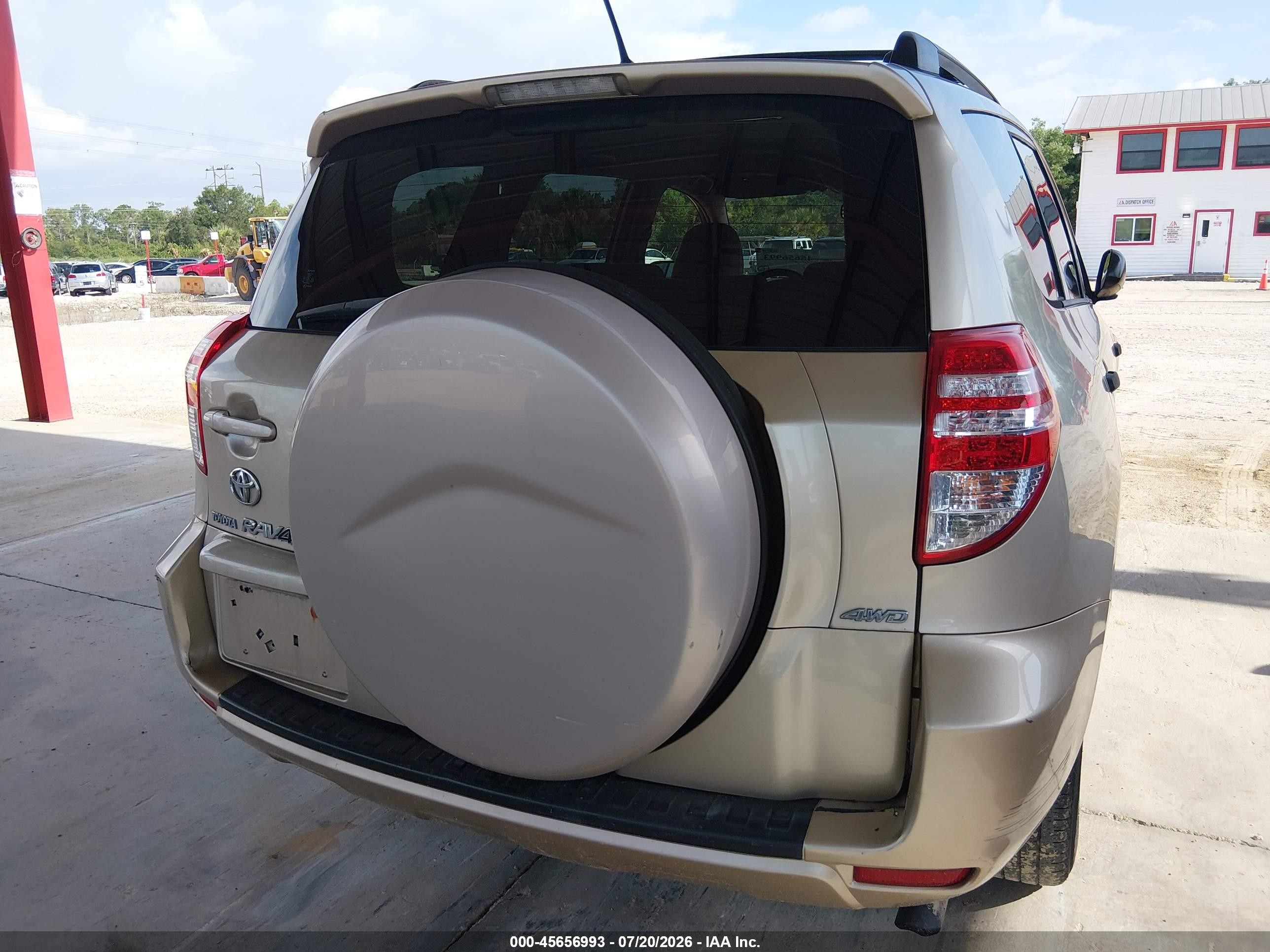 2009 Toyota Rav4   Champagne vin: JTMBF33V09D015958