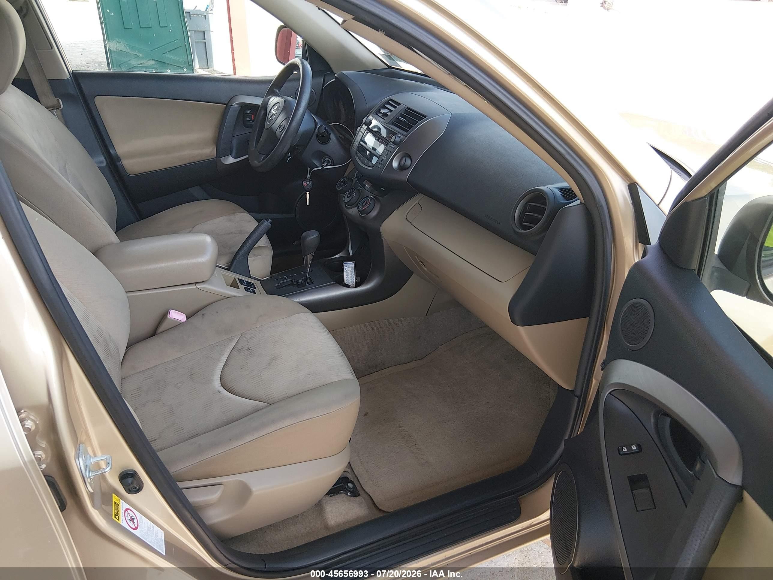 2009 Toyota Rav4   Champagne vin: JTMBF33V09D015958