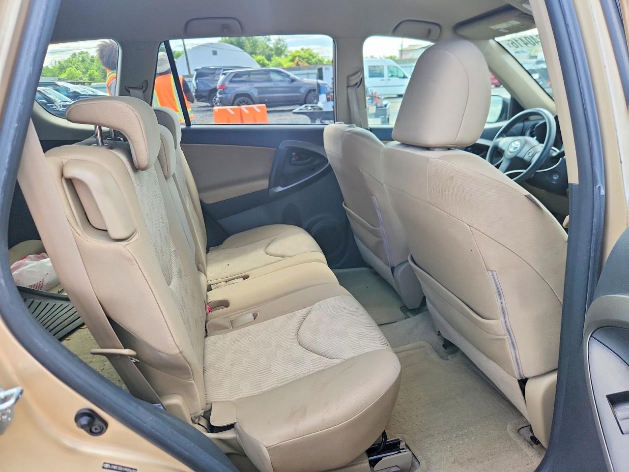 2009 Toyota Rav4 Base Gold vin: JTMBF33V195006390