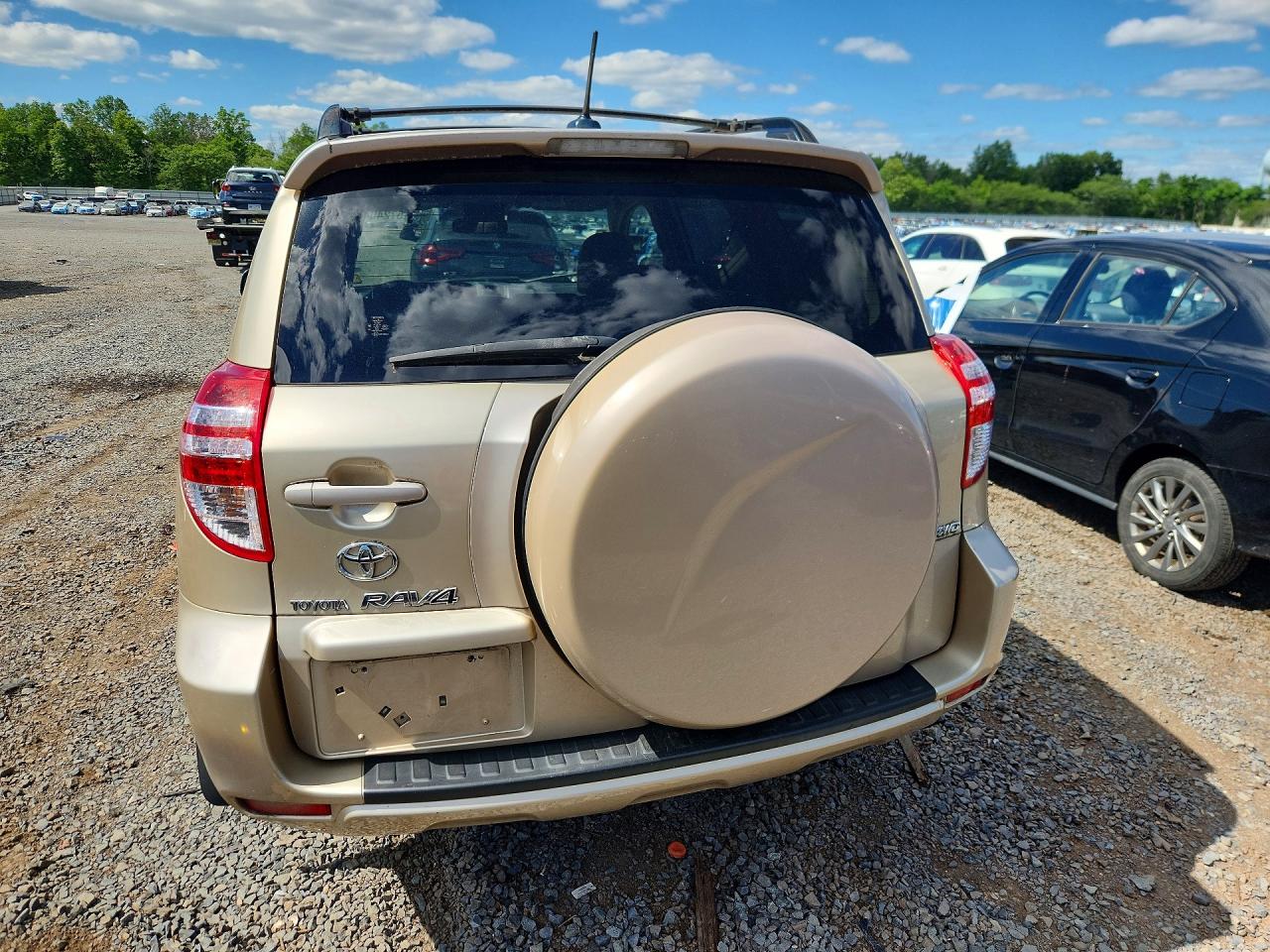 2009 Toyota Rav4 Base Gold vin: JTMBF33V195006390