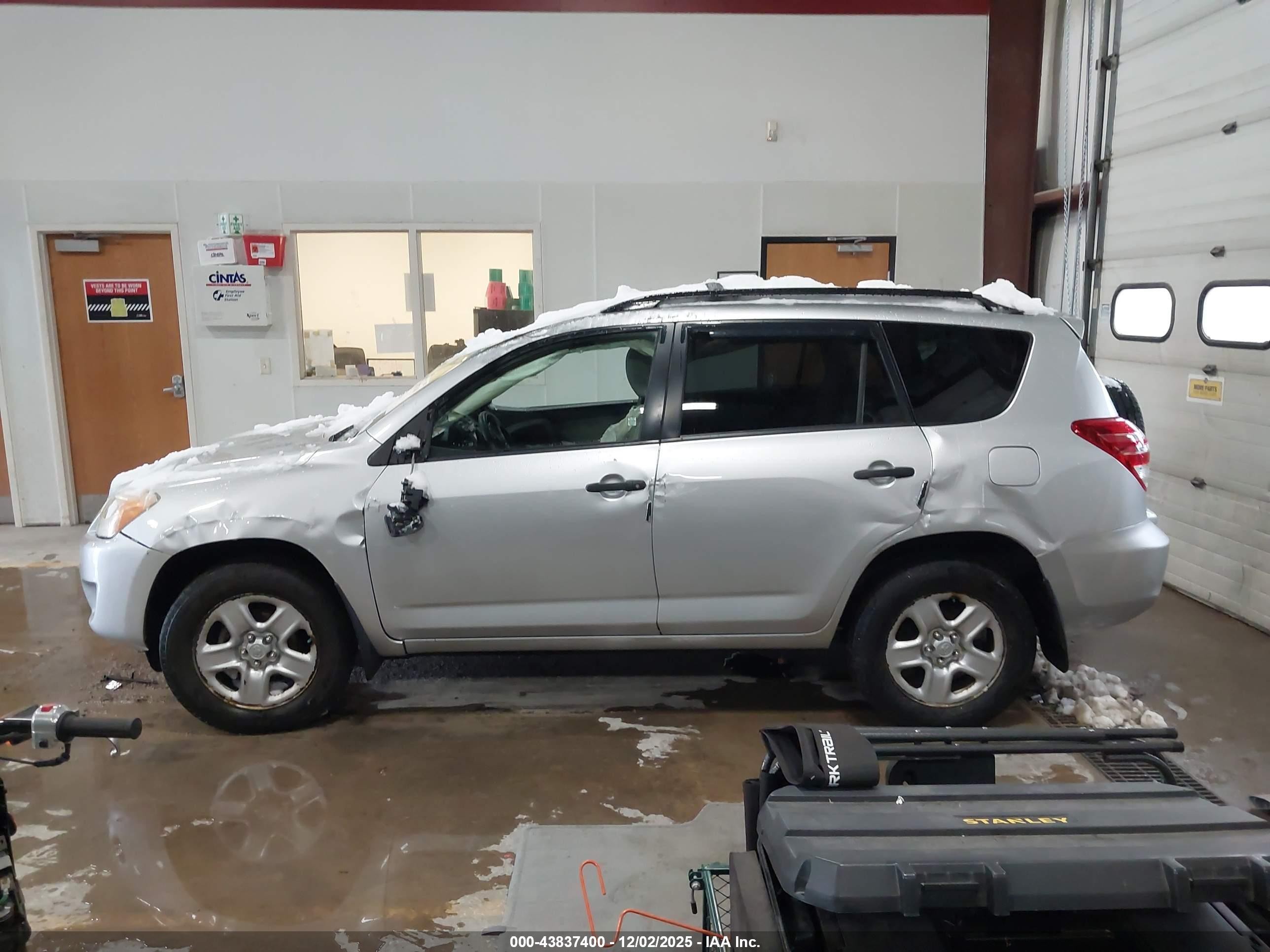 2009 Toyota Rav4   Silver vin: JTMBF33V195012514
