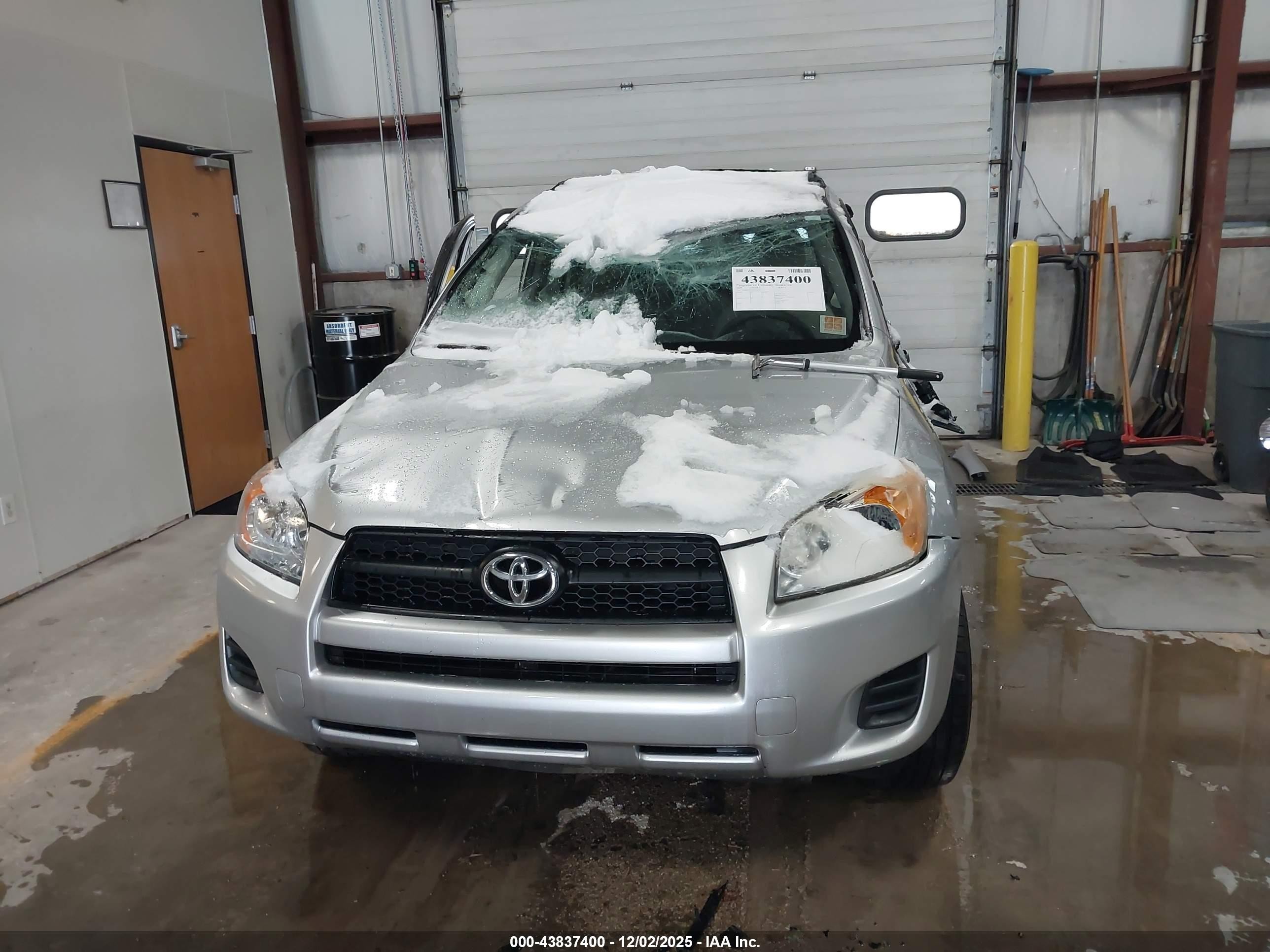 2009 Toyota Rav4   Silver vin: JTMBF33V195012514