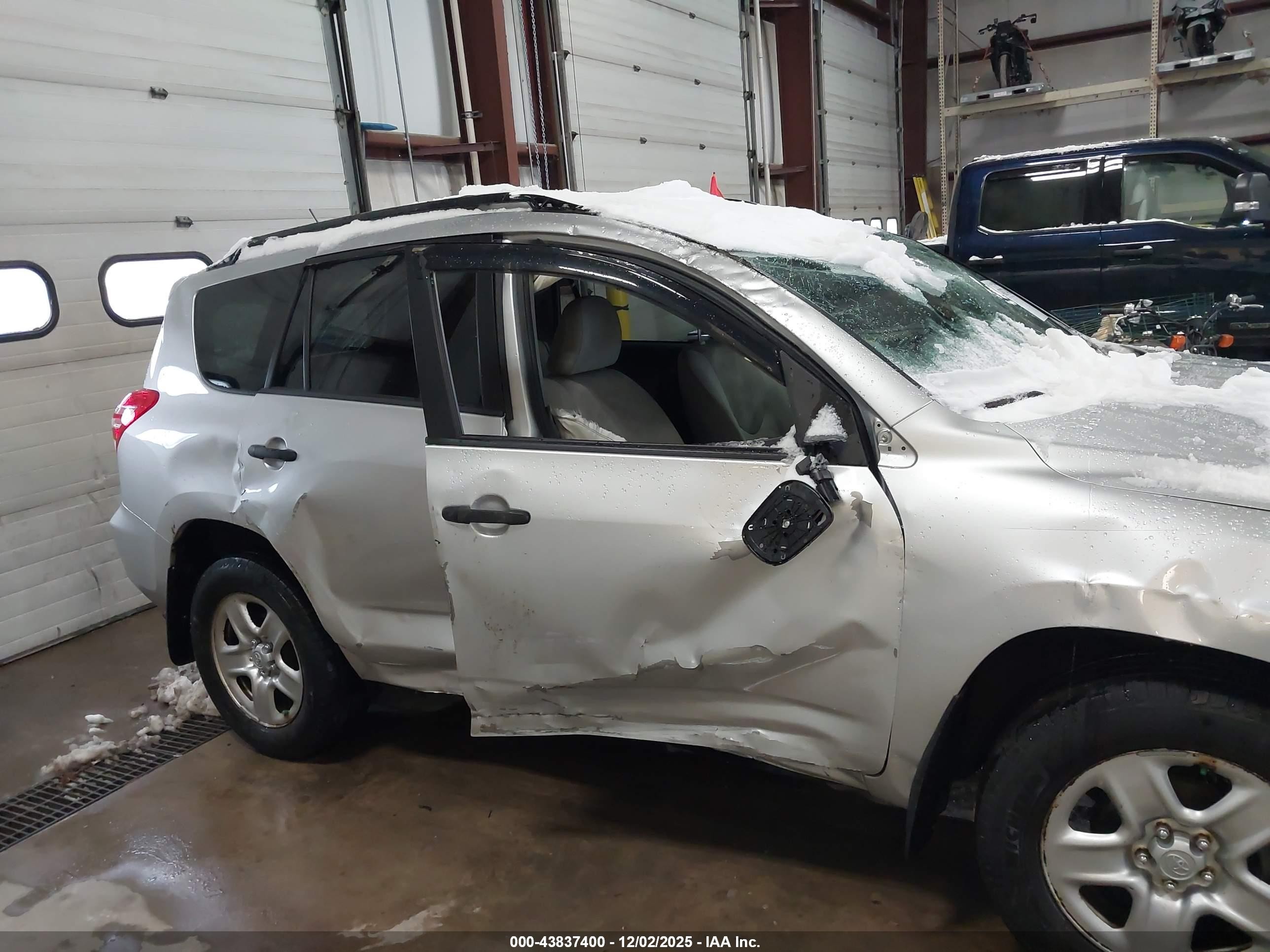 2009 Toyota Rav4   Silver vin: JTMBF33V195012514