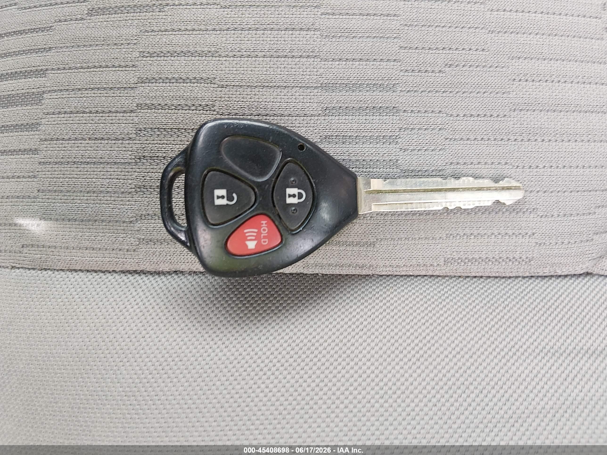 2009 Toyota Rav4   White vin: JTMBF33V19D011966