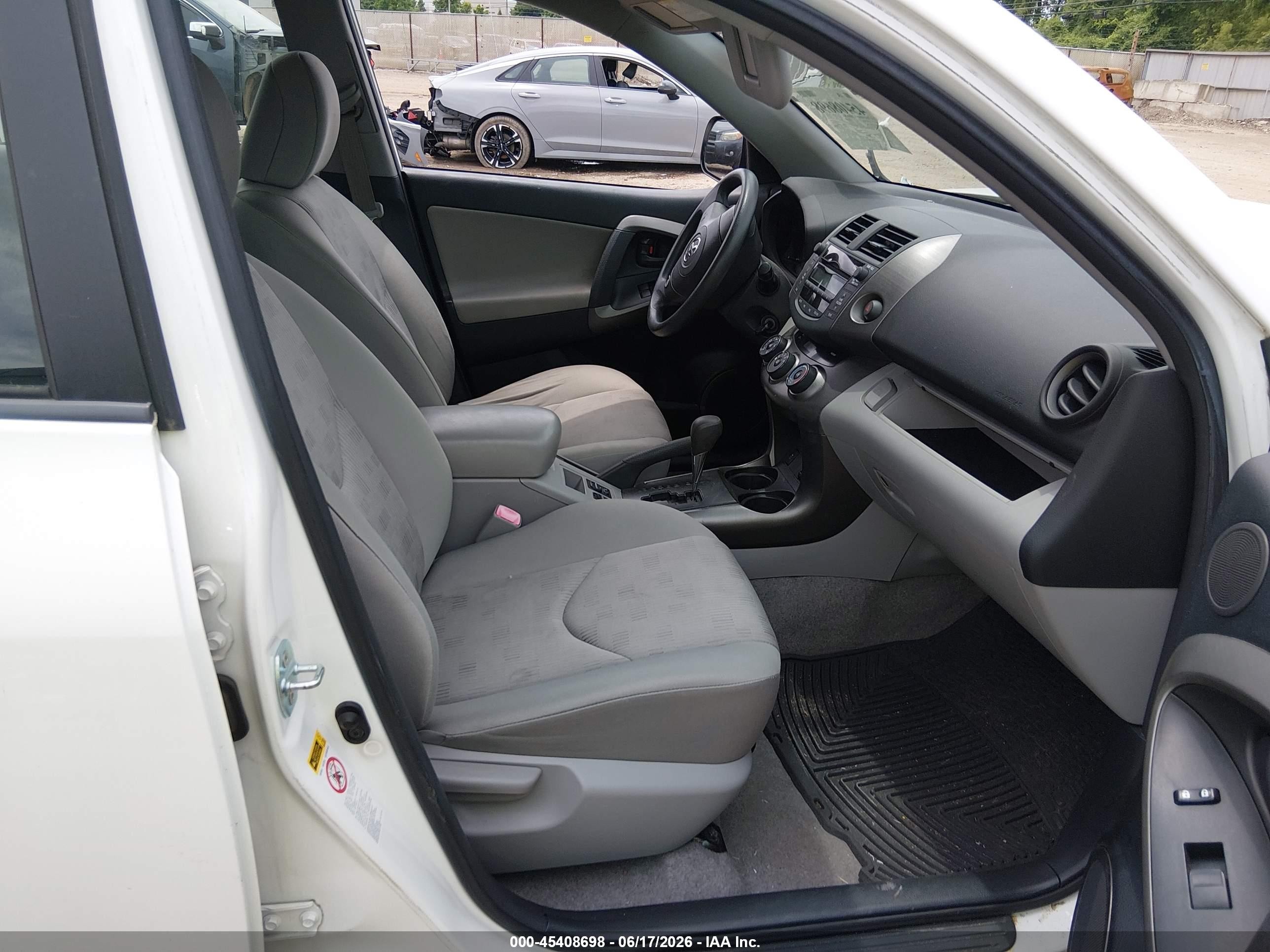 2009 Toyota Rav4   White vin: JTMBF33V19D011966