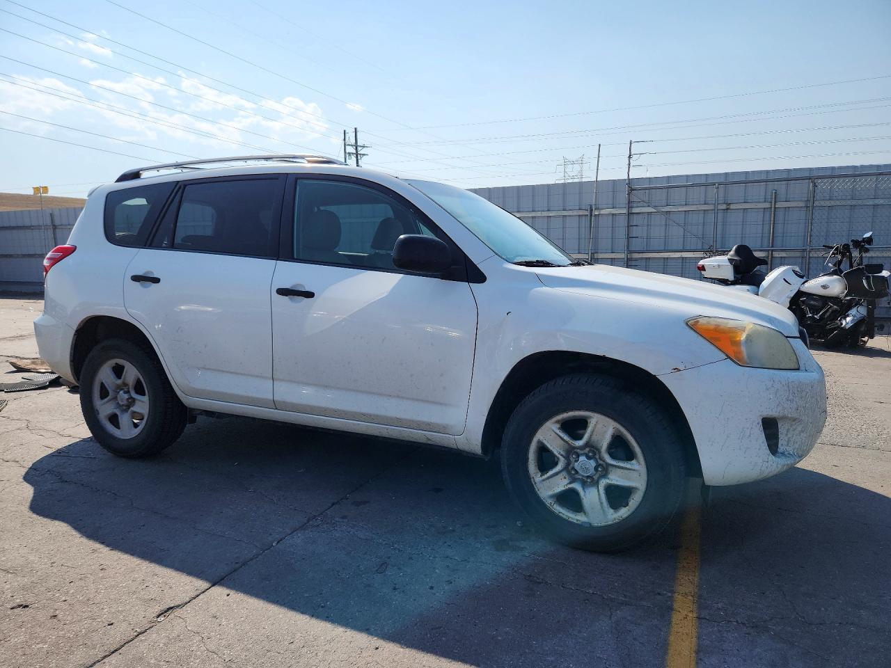 2009 Toyota Rav4 Base White vin: JTMBF33V29D016383