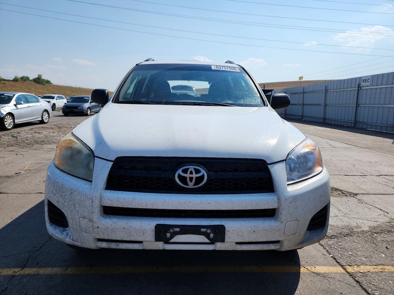 2009 Toyota Rav4 Base White vin: JTMBF33V29D016383