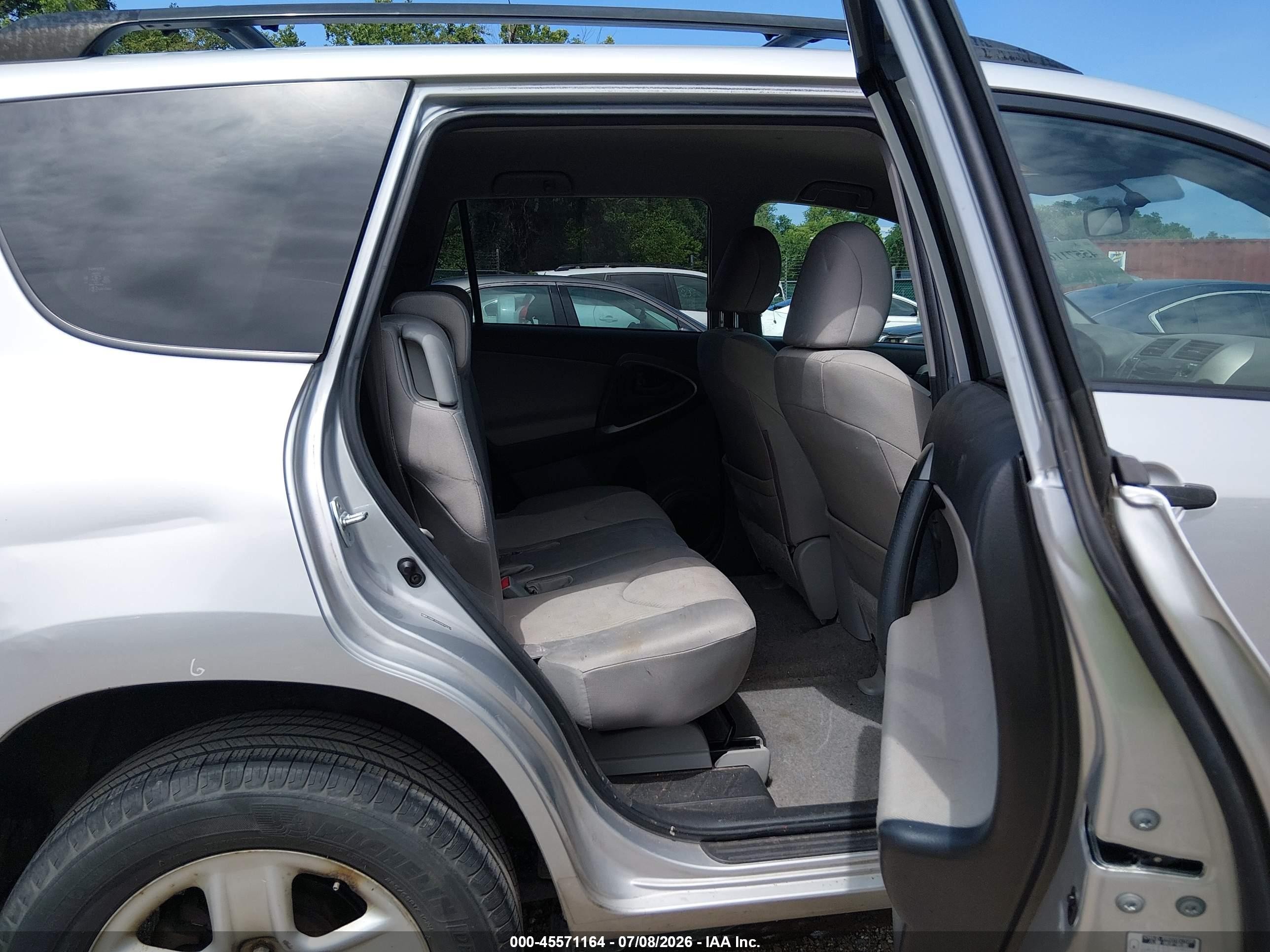 2009 Toyota Rav4 Silver vin: JTMBF33V395015057