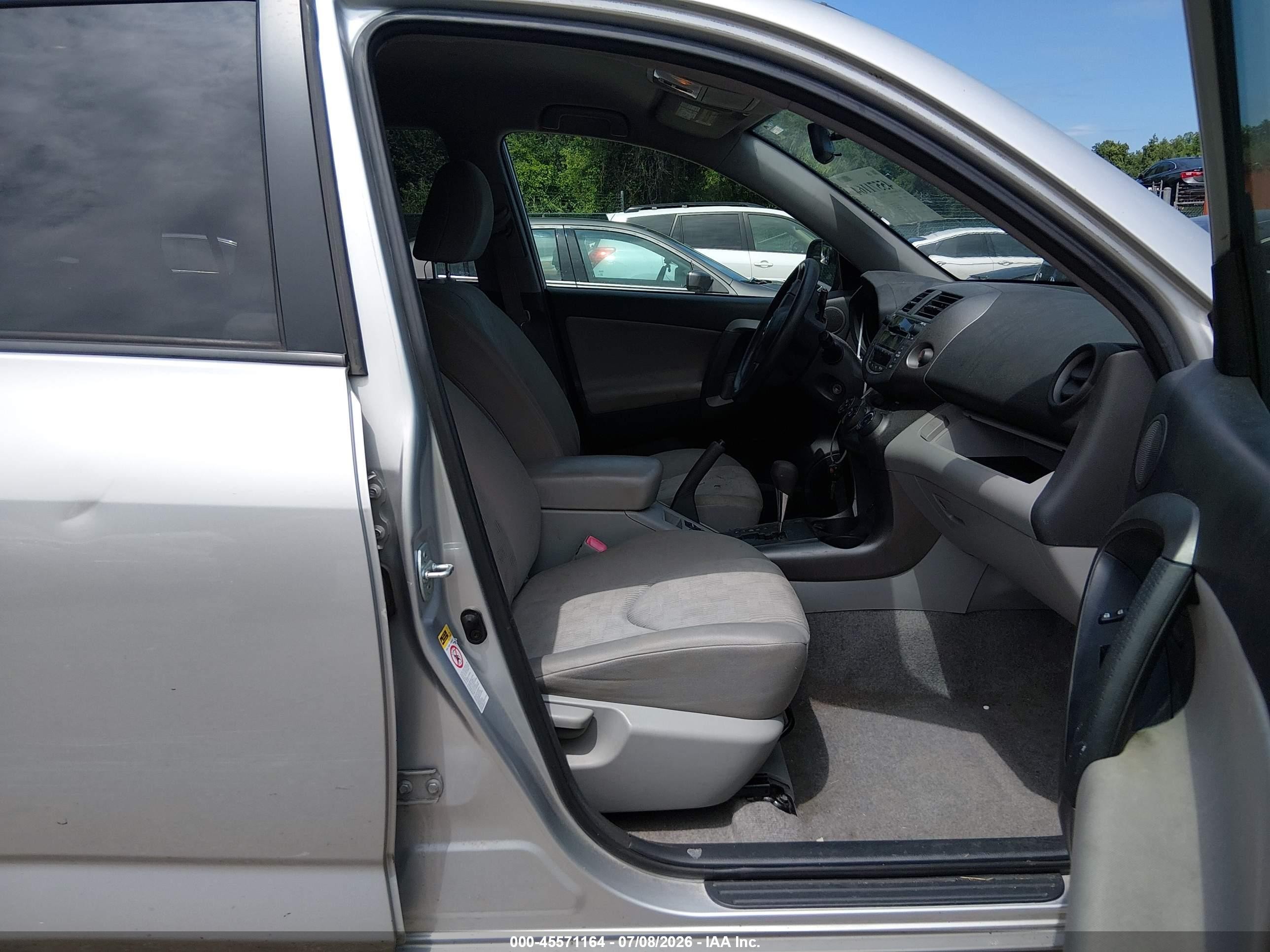 2009 Toyota Rav4 Silver vin: JTMBF33V395015057