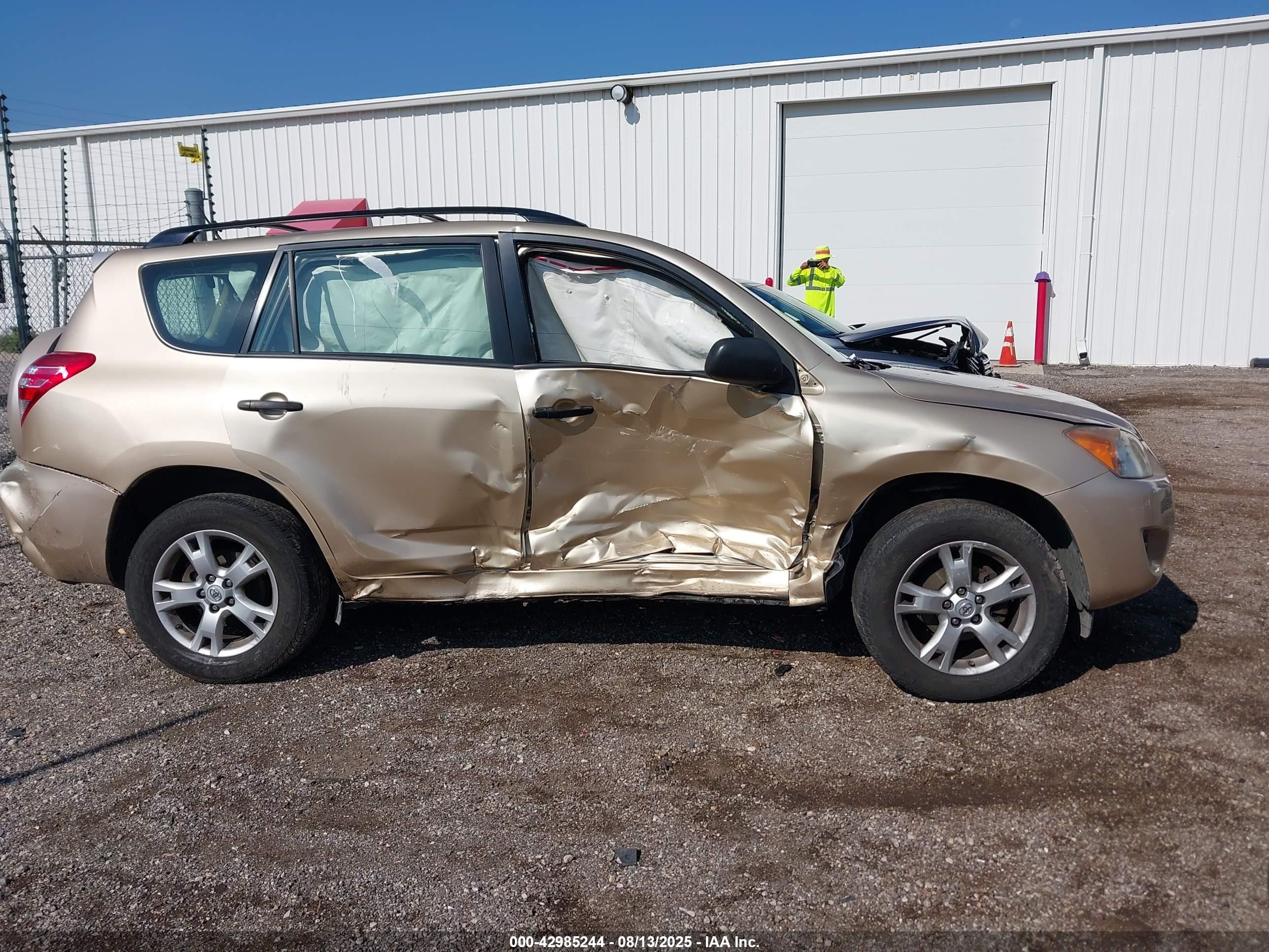 2009 Toyota Rav4   Tan vin: JTMBF33V495003242