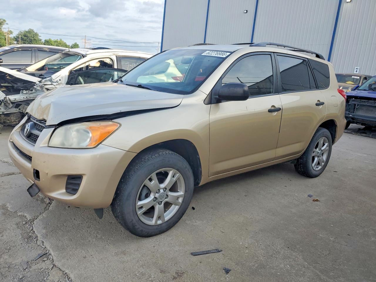 2009 Toyota Rav4 Base Gold vin: JTMBF33V495007694