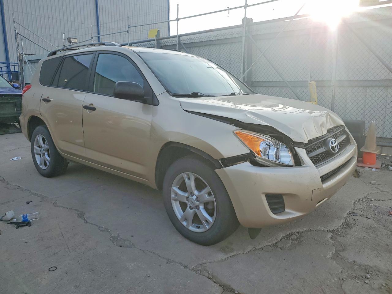 2009 Toyota Rav4 Base Gold vin: JTMBF33V495007694