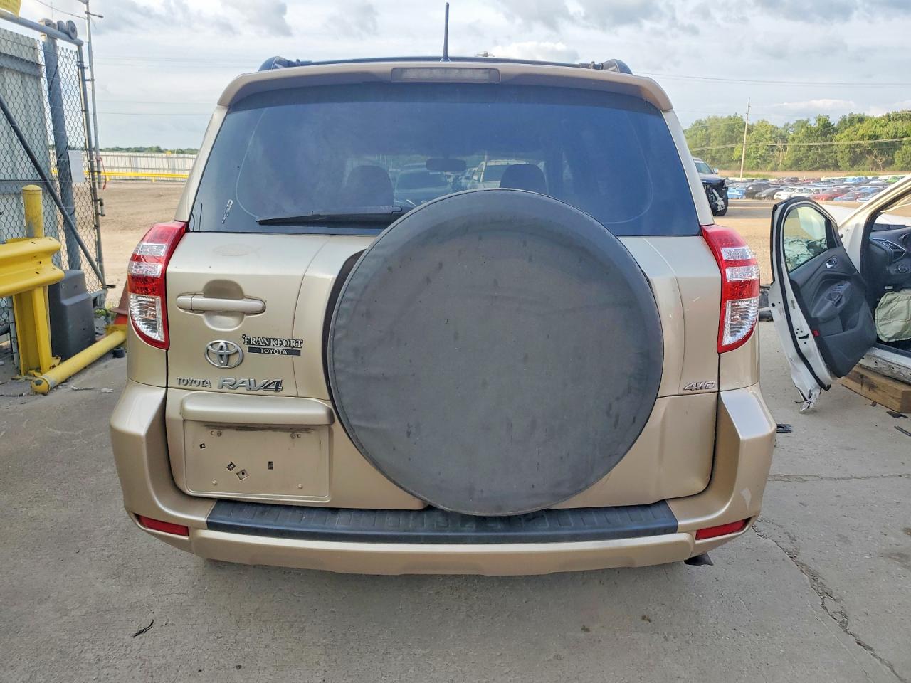 2009 Toyota Rav4 Base Gold vin: JTMBF33V495007694