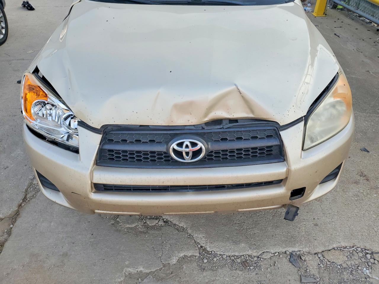 2009 Toyota Rav4 Base Gold vin: JTMBF33V495007694