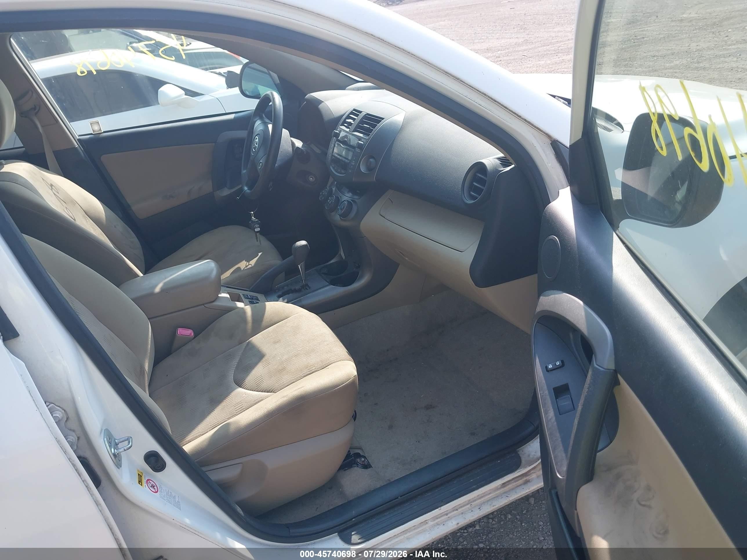 2009 Toyota Rav4   White vin: JTMBF33V495015598