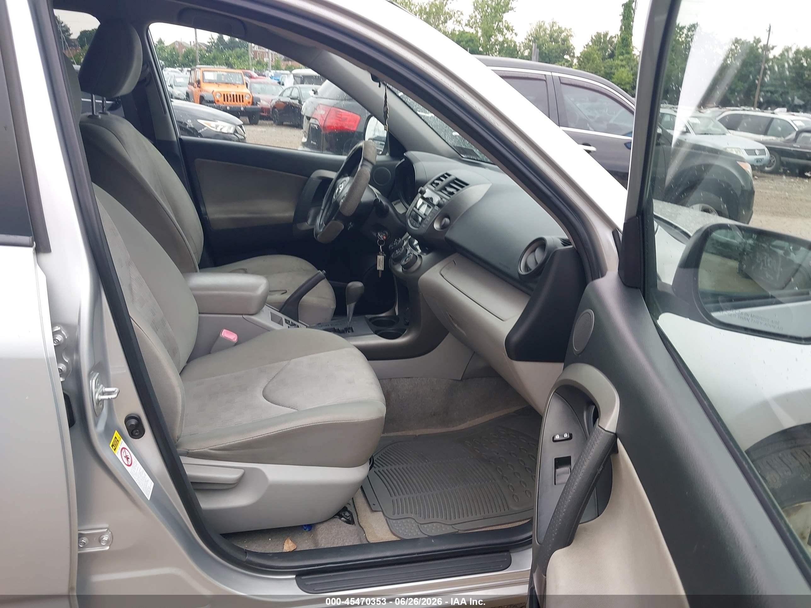 2009 Toyota Rav4   Silver vin: JTMBF33V49D006924