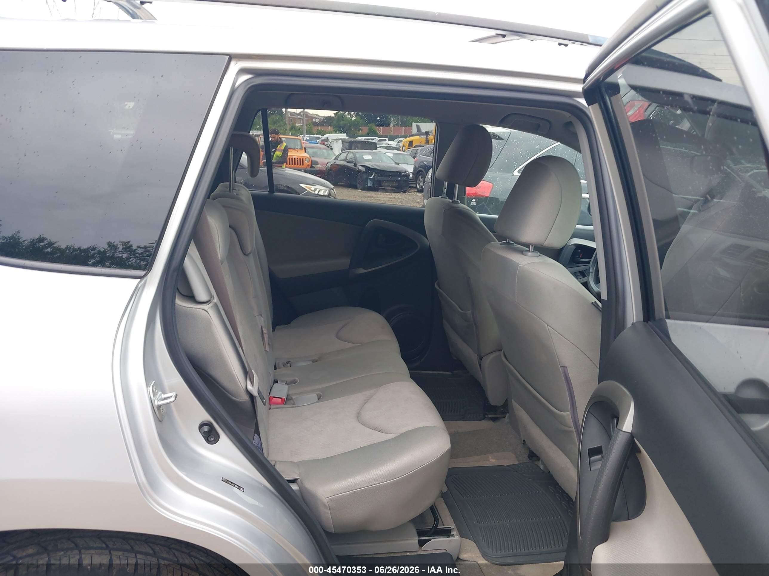 2009 Toyota Rav4   Silver vin: JTMBF33V49D006924