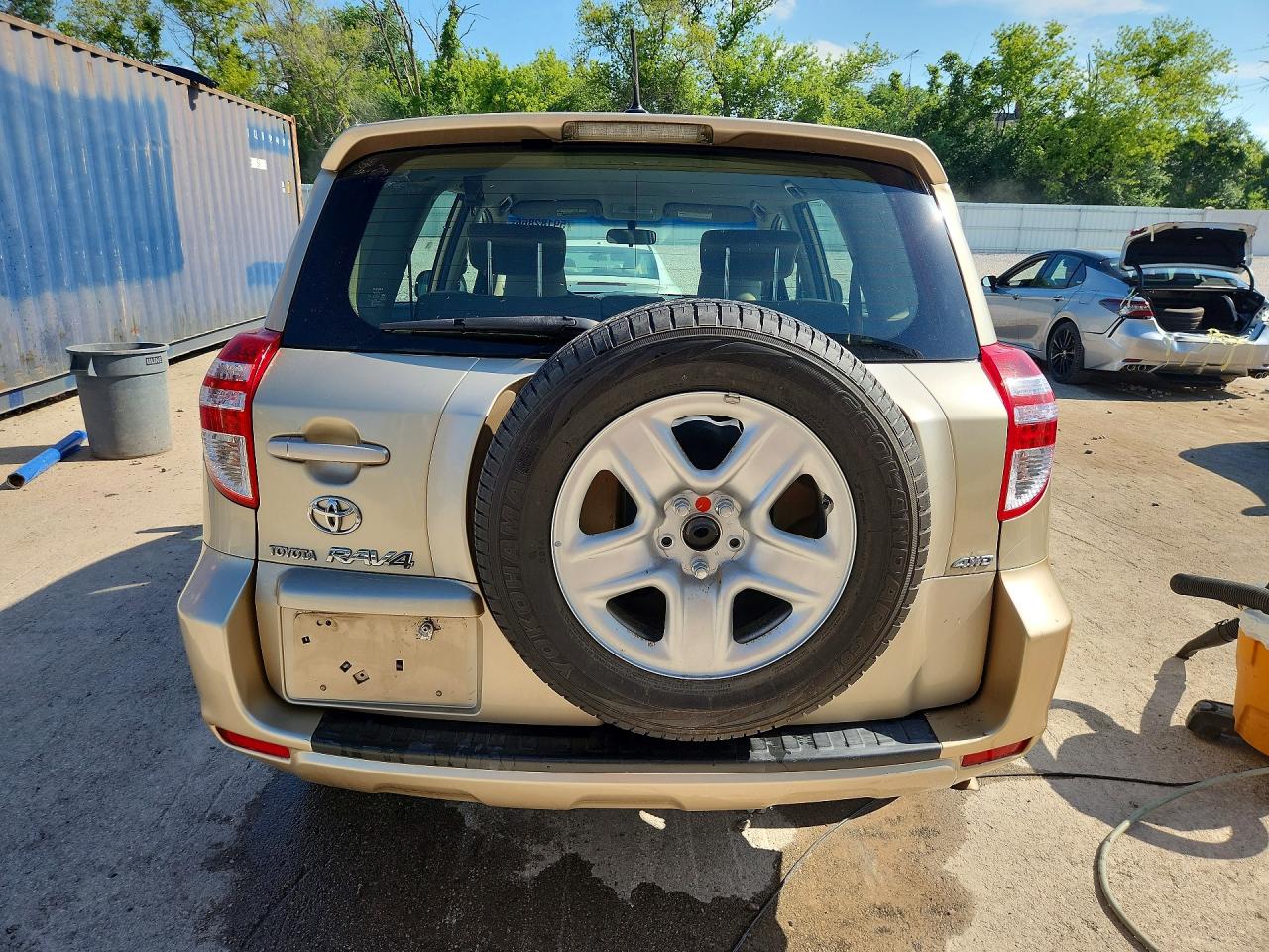 2009 Toyota Rav4 Base Beige vin: JTMBF33V49D012500