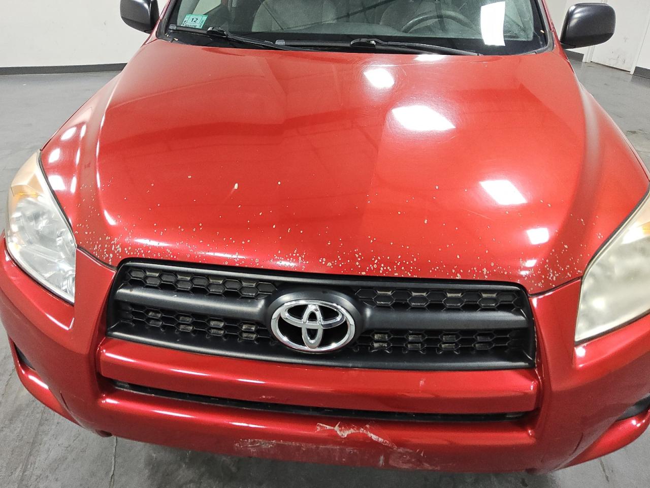 2009 Toyota Rav4 Base Красный vin: JTMBF33V595007400 Damage: Front Bumper/Cover, Scraped, > 12 Inches
