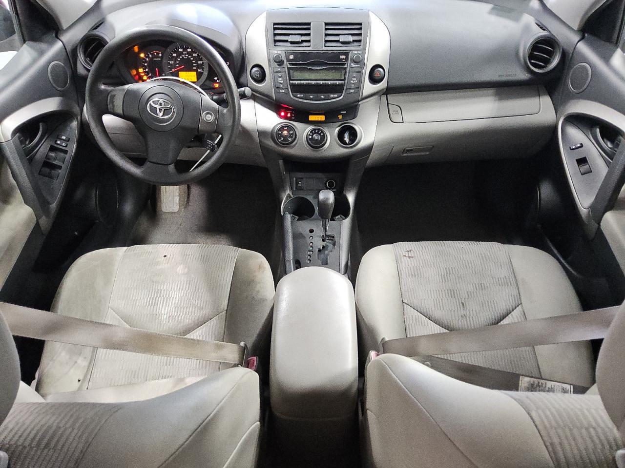 2009 Toyota Rav4 Base Красный vin: JTMBF33V595007400 Damage: Left Front Seat Cushion, Burn Hole, 1/8 To 1/2 Inch