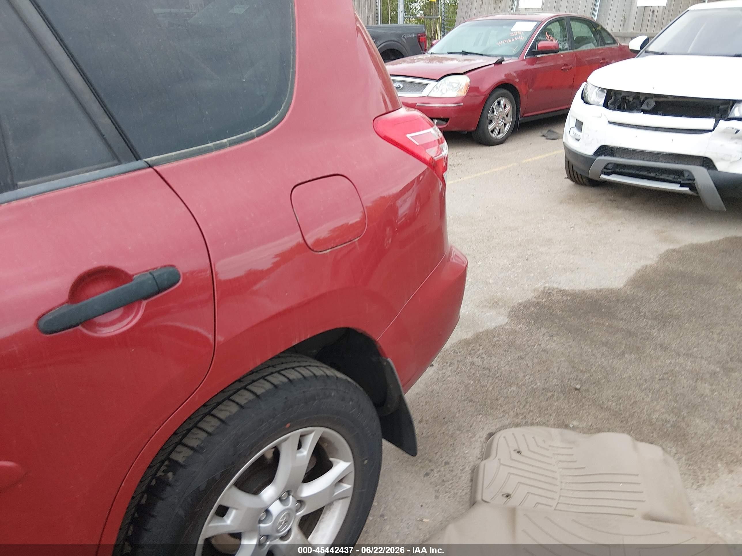 2009 Toyota Rav4   Red vin: JTMBF33V59D001215