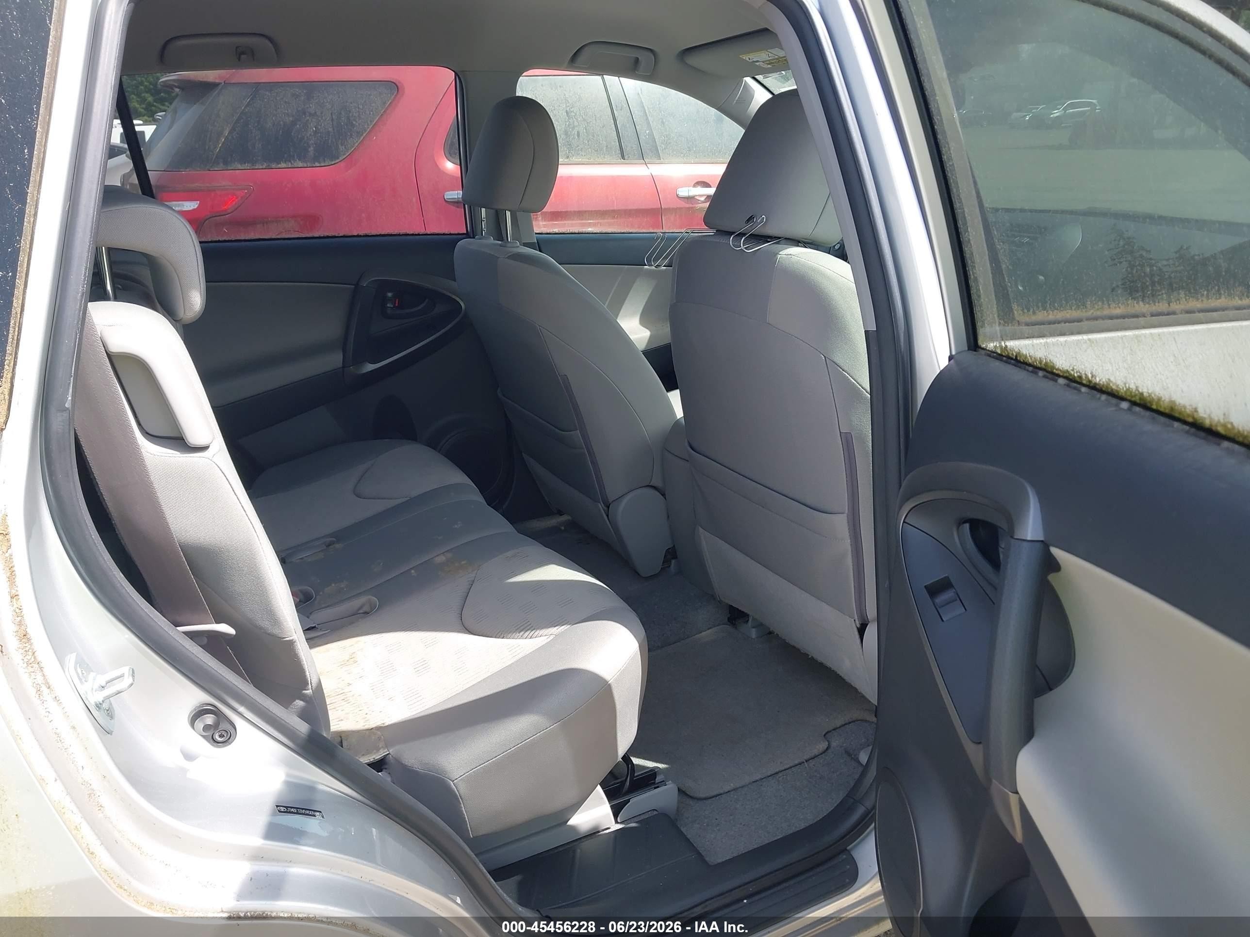 2009 Toyota Rav4   Silver vin: JTMBF33V59D016801