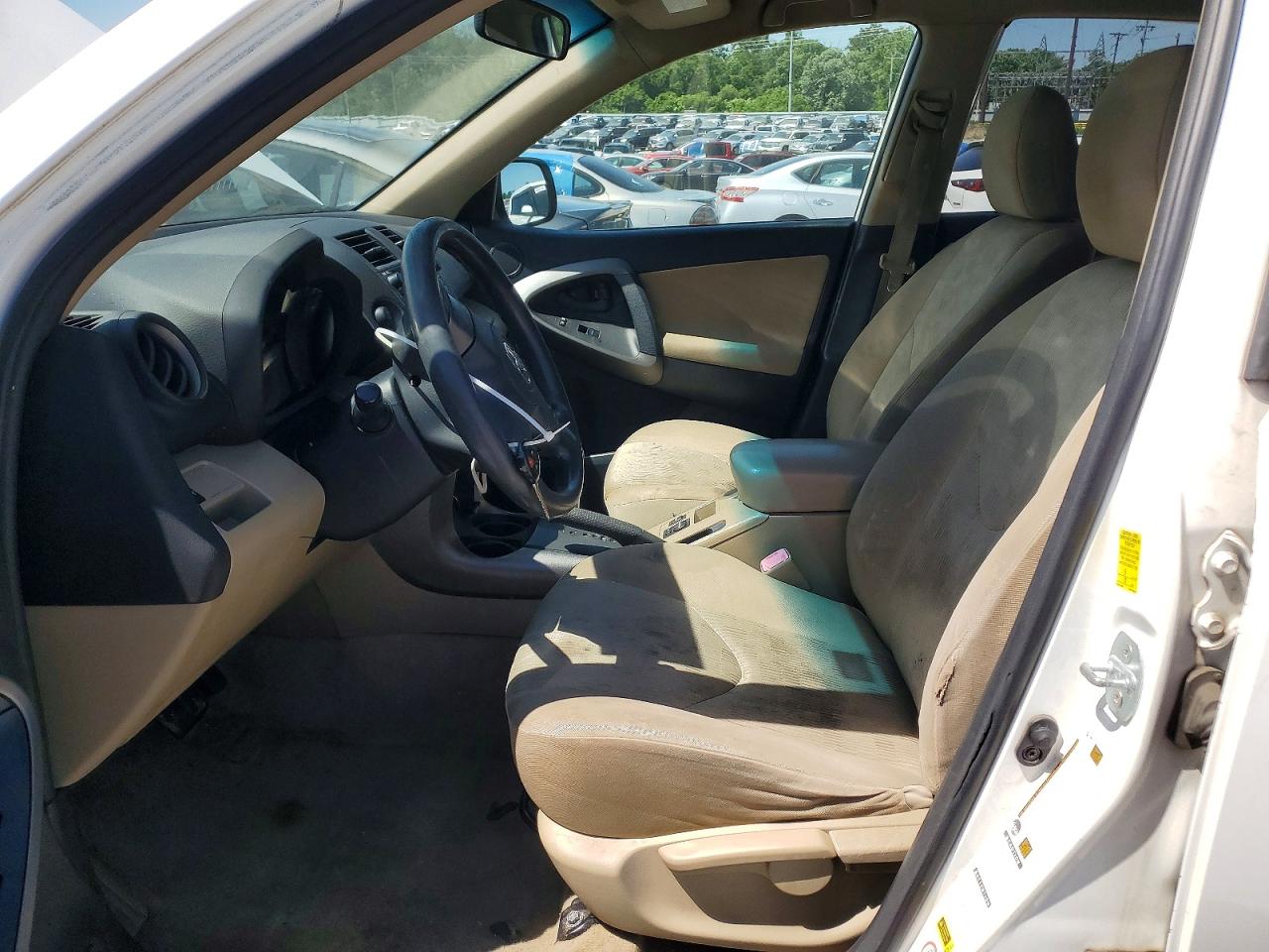 2009 Toyota Rav4 Base White vin: JTMBF33V695016347