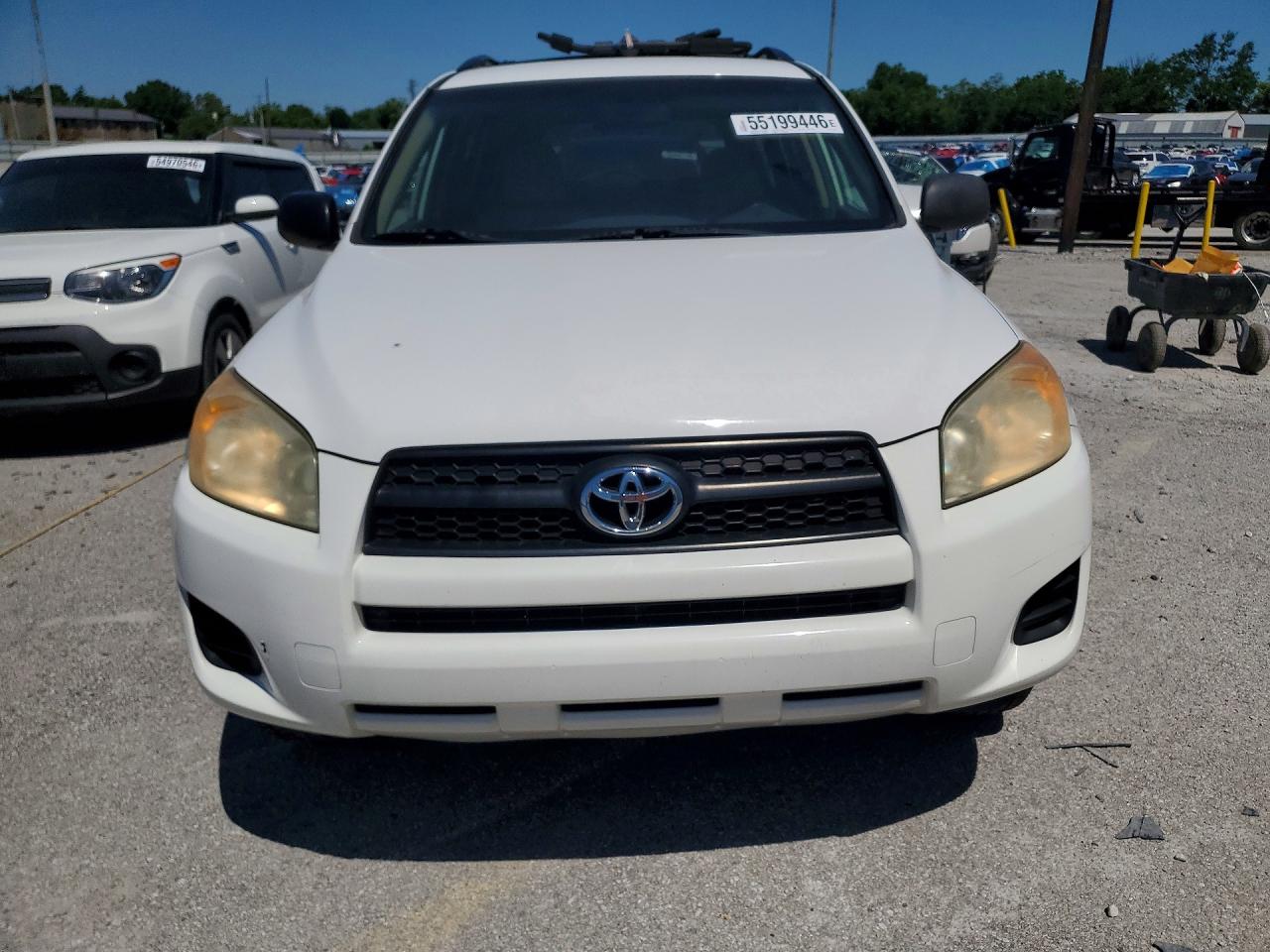 2009 Toyota Rav4 Base White vin: JTMBF33V695016347