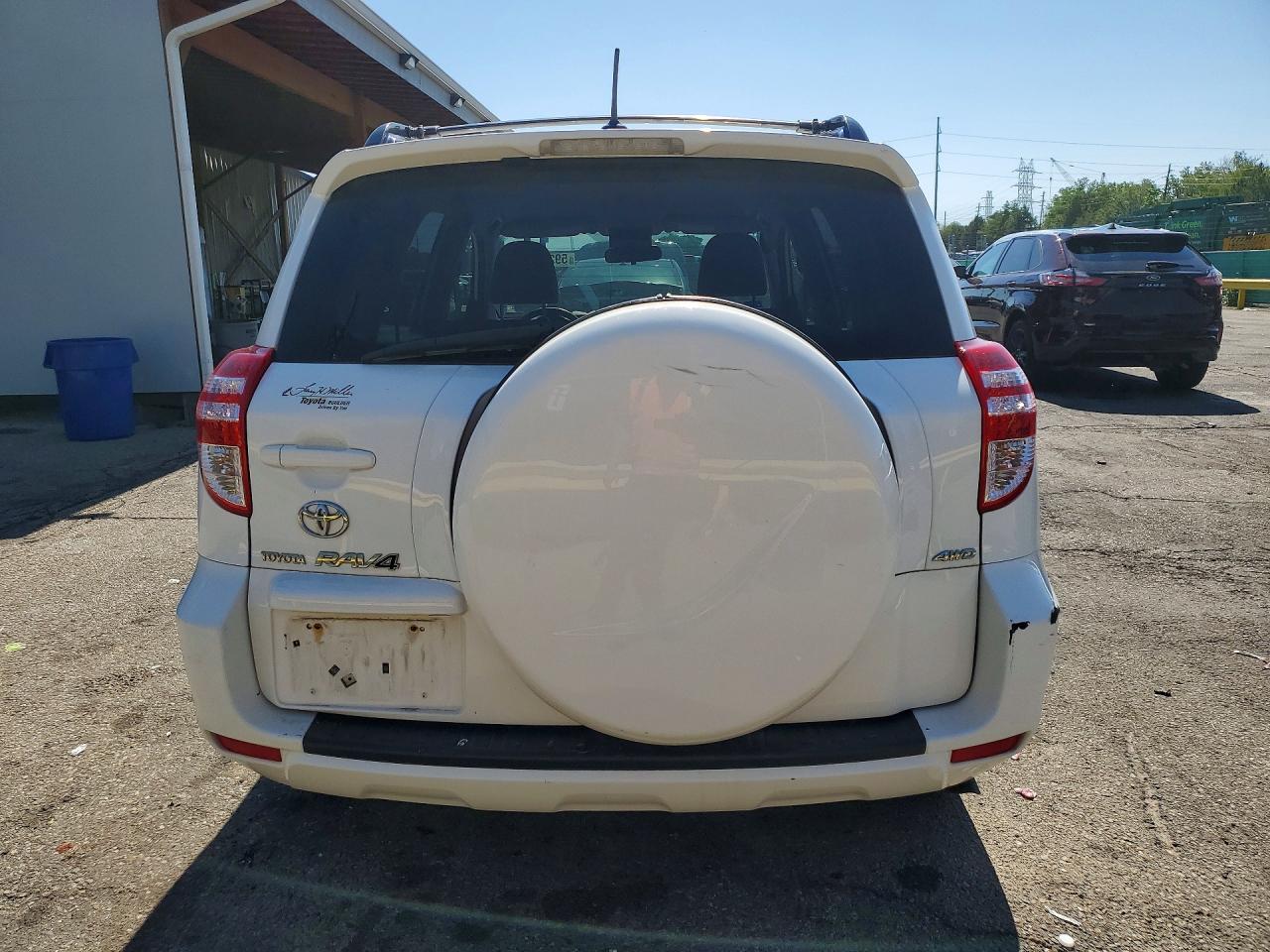 2009 Toyota Rav4 Base White vin: JTMBF33V79D008165