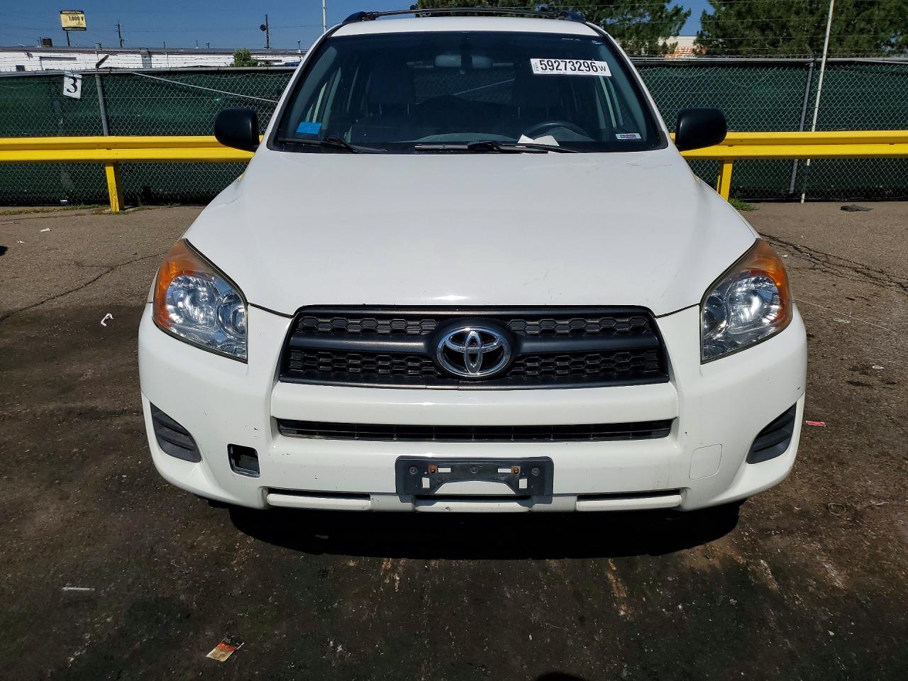 2009 Toyota Rav4 Base White vin: JTMBF33V79D008165