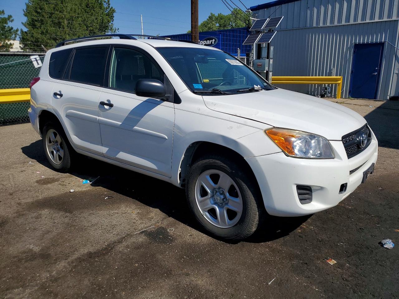 2009 Toyota Rav4 Base White vin: JTMBF33V79D008165