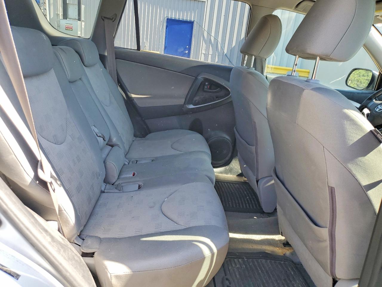 2009 Toyota Rav4 Base White vin: JTMBF33V79D008165