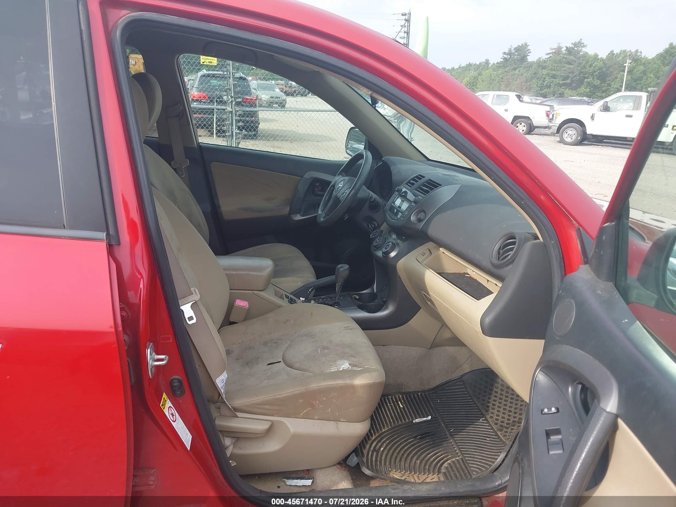 2009 Toyota Rav4   Red vin: JTMBF33V79D017867