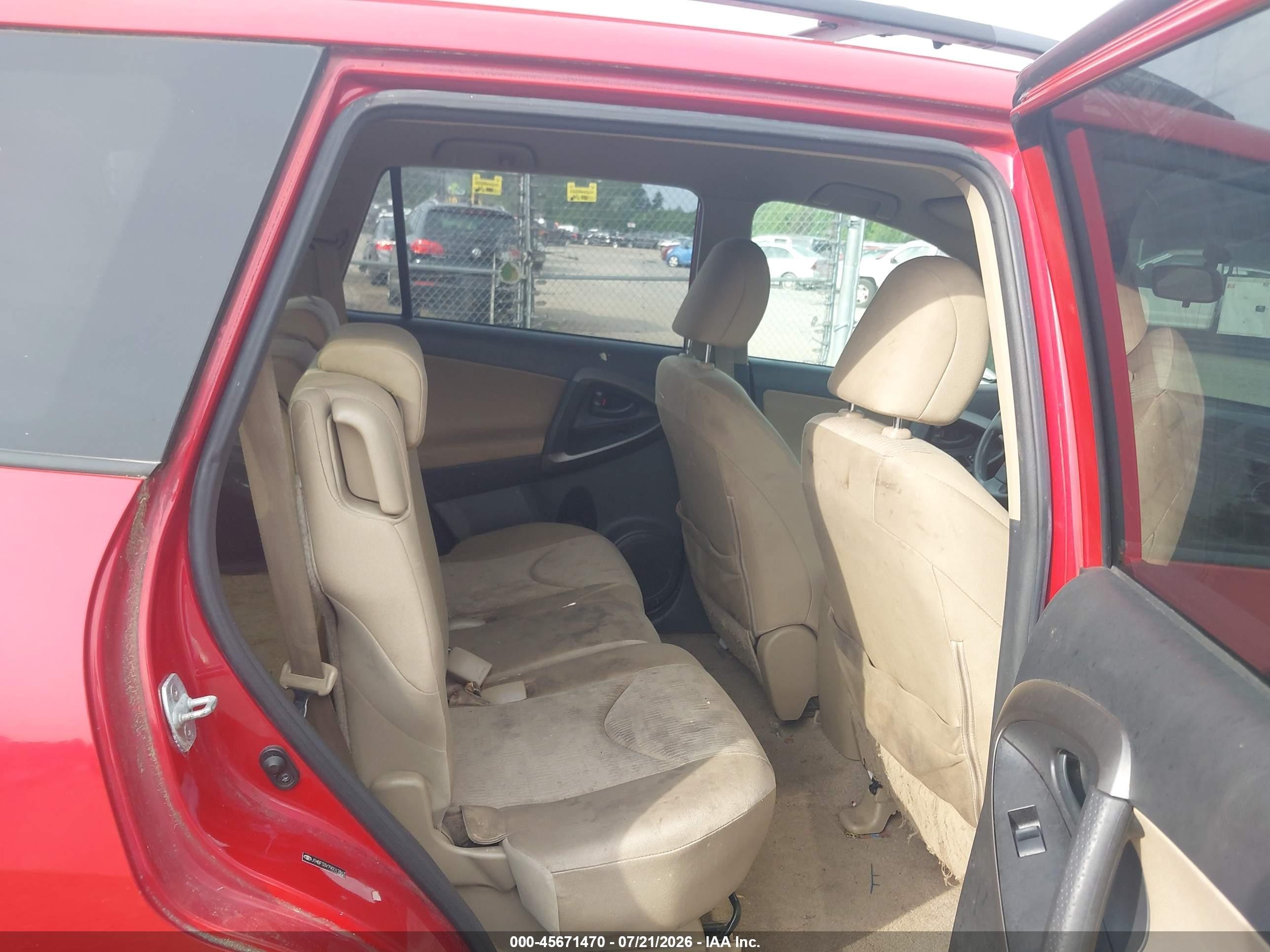 2009 Toyota Rav4   Red vin: JTMBF33V79D017867