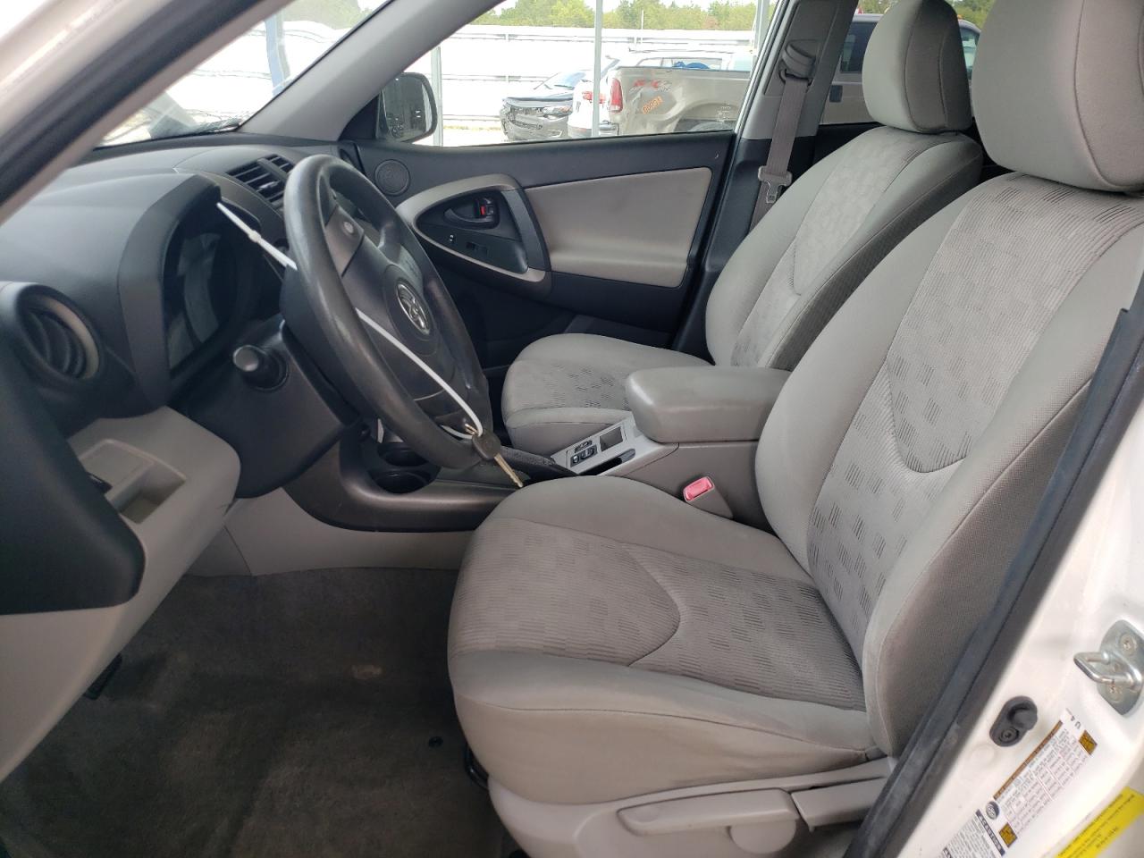 2009 Toyota Rav4 White vin: JTMBF33V895001638