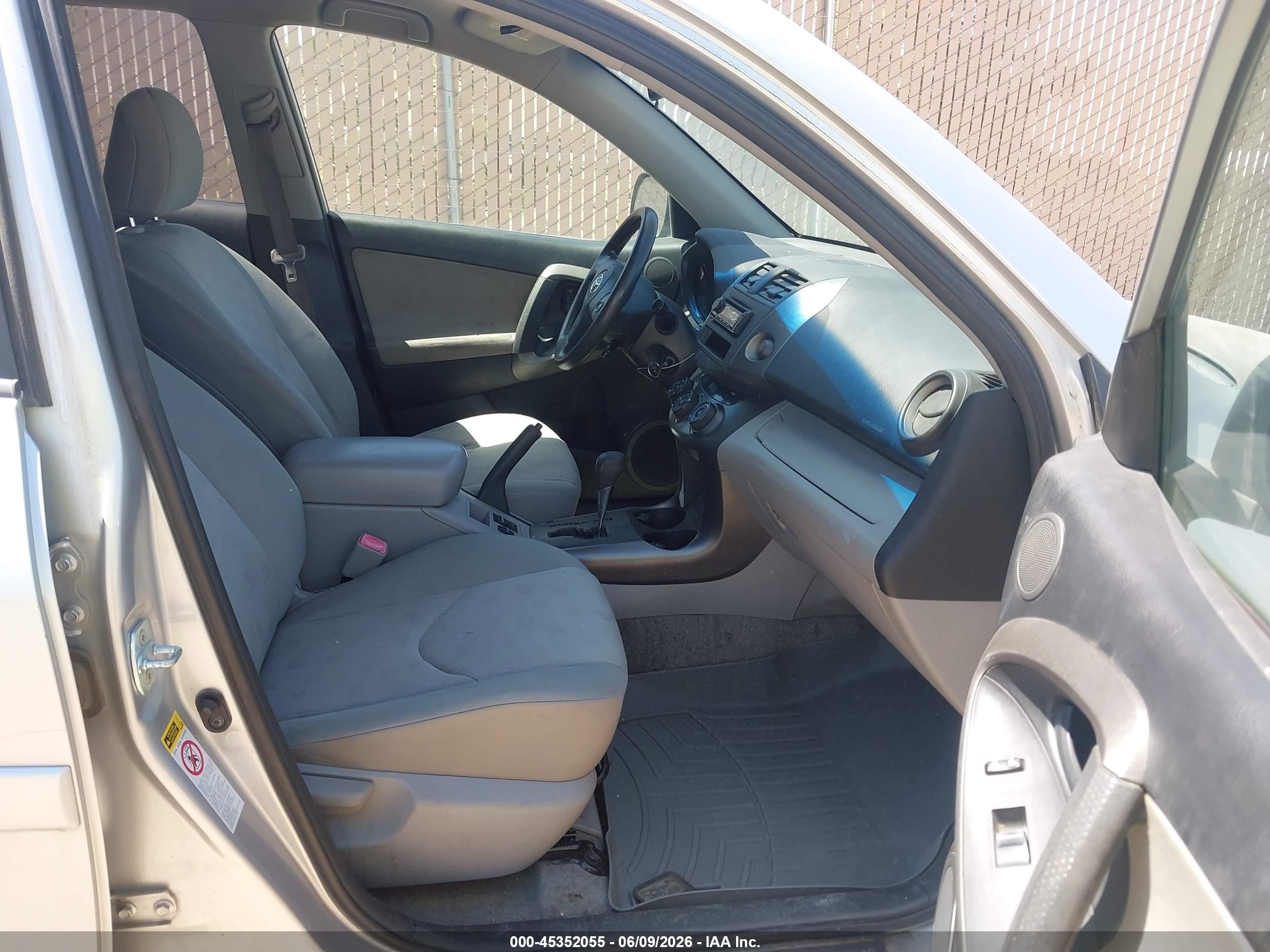 2009 Toyota Rav4   Silver vin: JTMBF33V89D005453