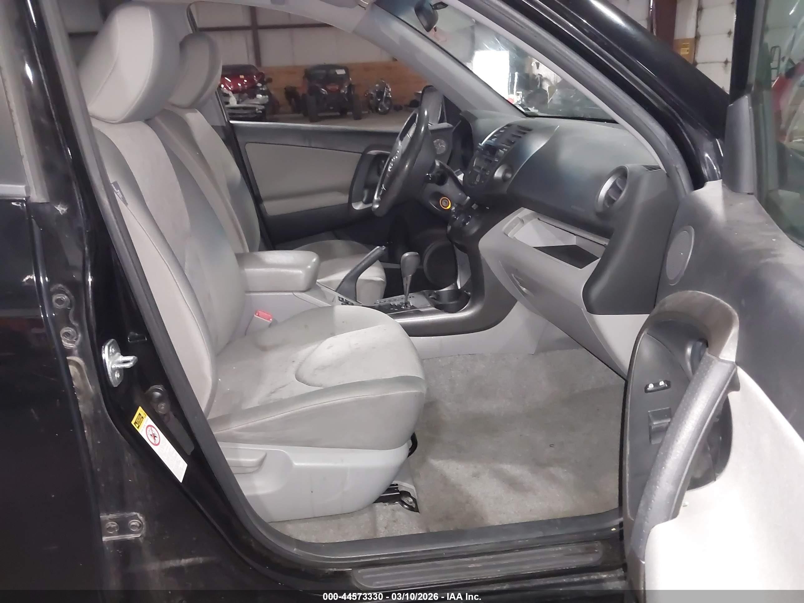 2009 Toyota Rav4   Black vin: JTMBF33V89D015609