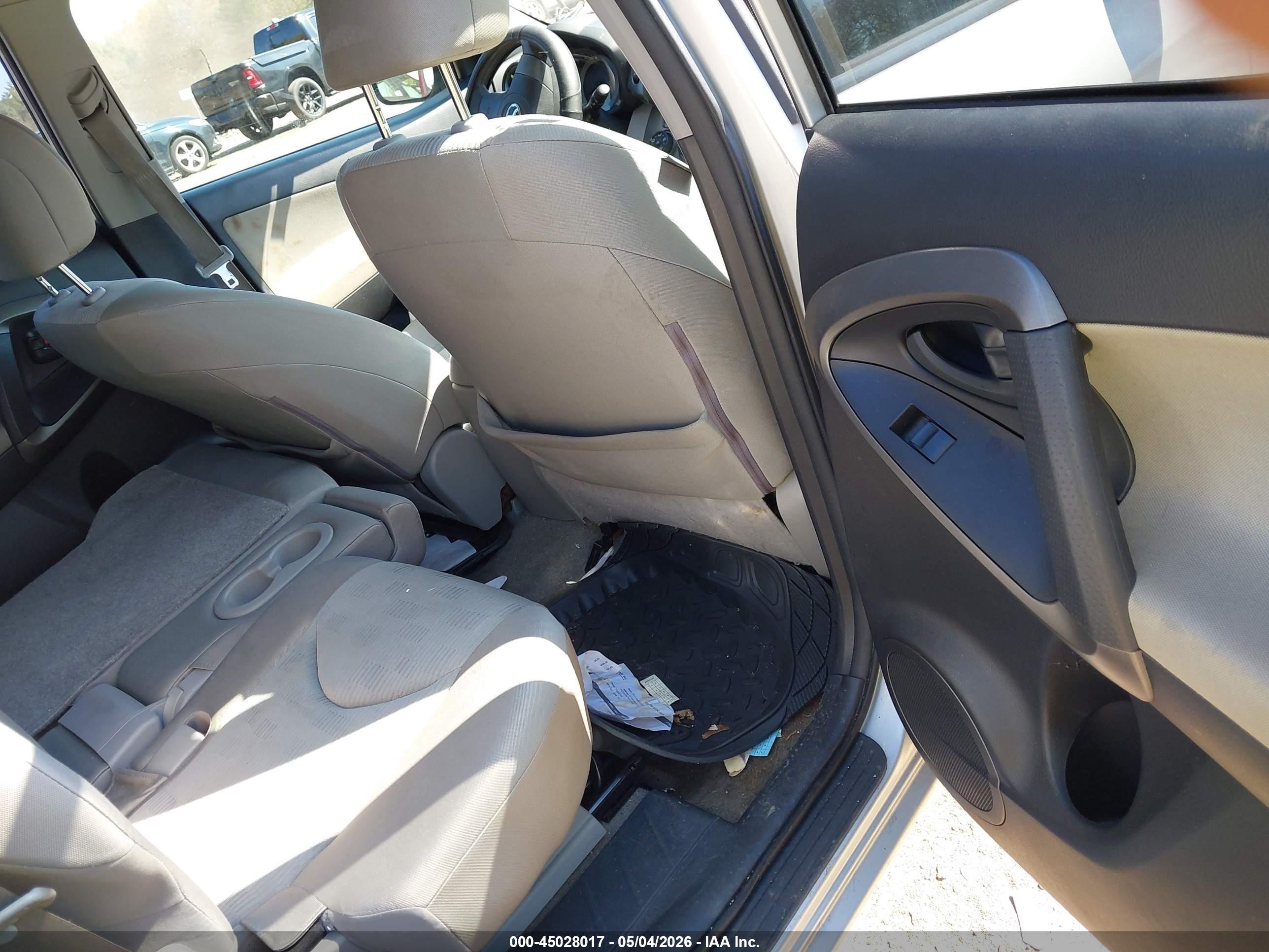 2009 Toyota Rav4   Silver vin: JTMBF33V995004256