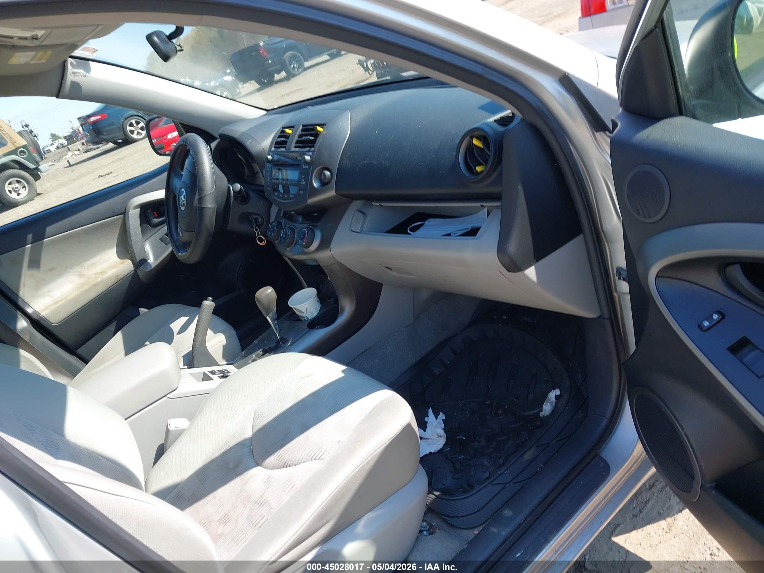 2009 Toyota Rav4   Silver vin: JTMBF33V995004256