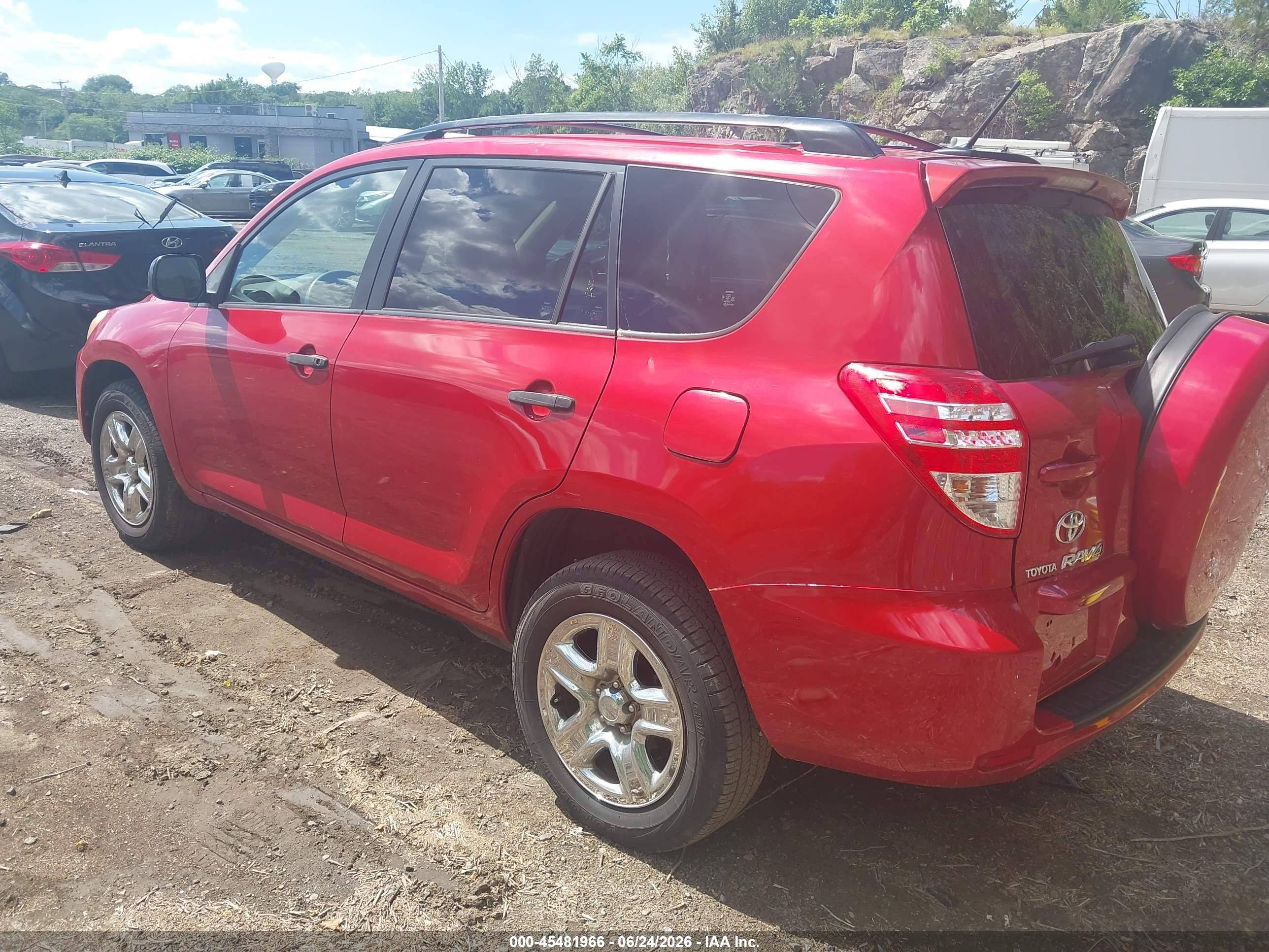 2009 Toyota Rav4   Red vin: JTMBF33V995010557