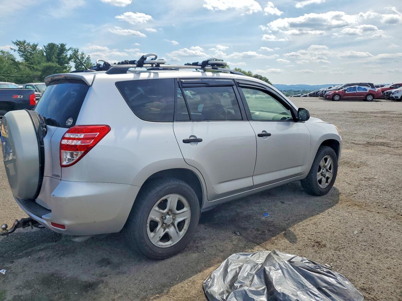 2009 Toyota Rav4 Base Silver vin: JTMBF33V99D009818