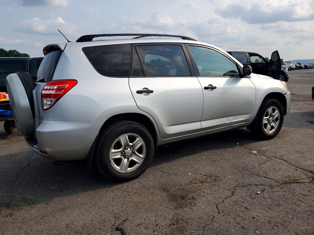 2009 Toyota Rav4 Base Silver vin: JTMBF33V99D011200