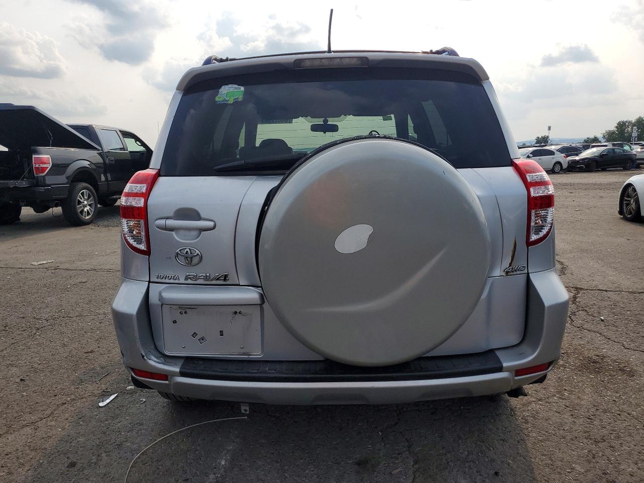 2009 Toyota Rav4 Base Silver vin: JTMBF33V99D011200