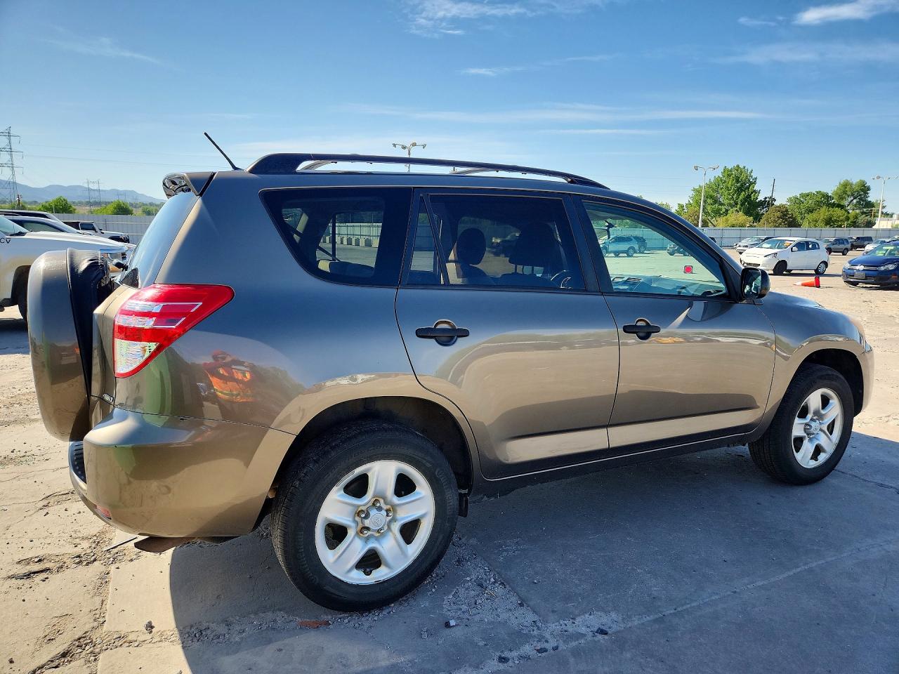2009 Toyota Rav4 Base Коричневый vin: JTMBF33VX95009109