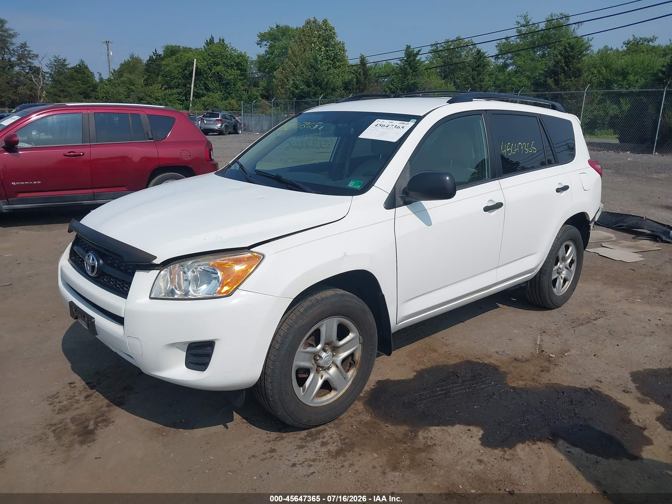 2009 Toyota Rav4   White vin: JTMBF33VX9D010007