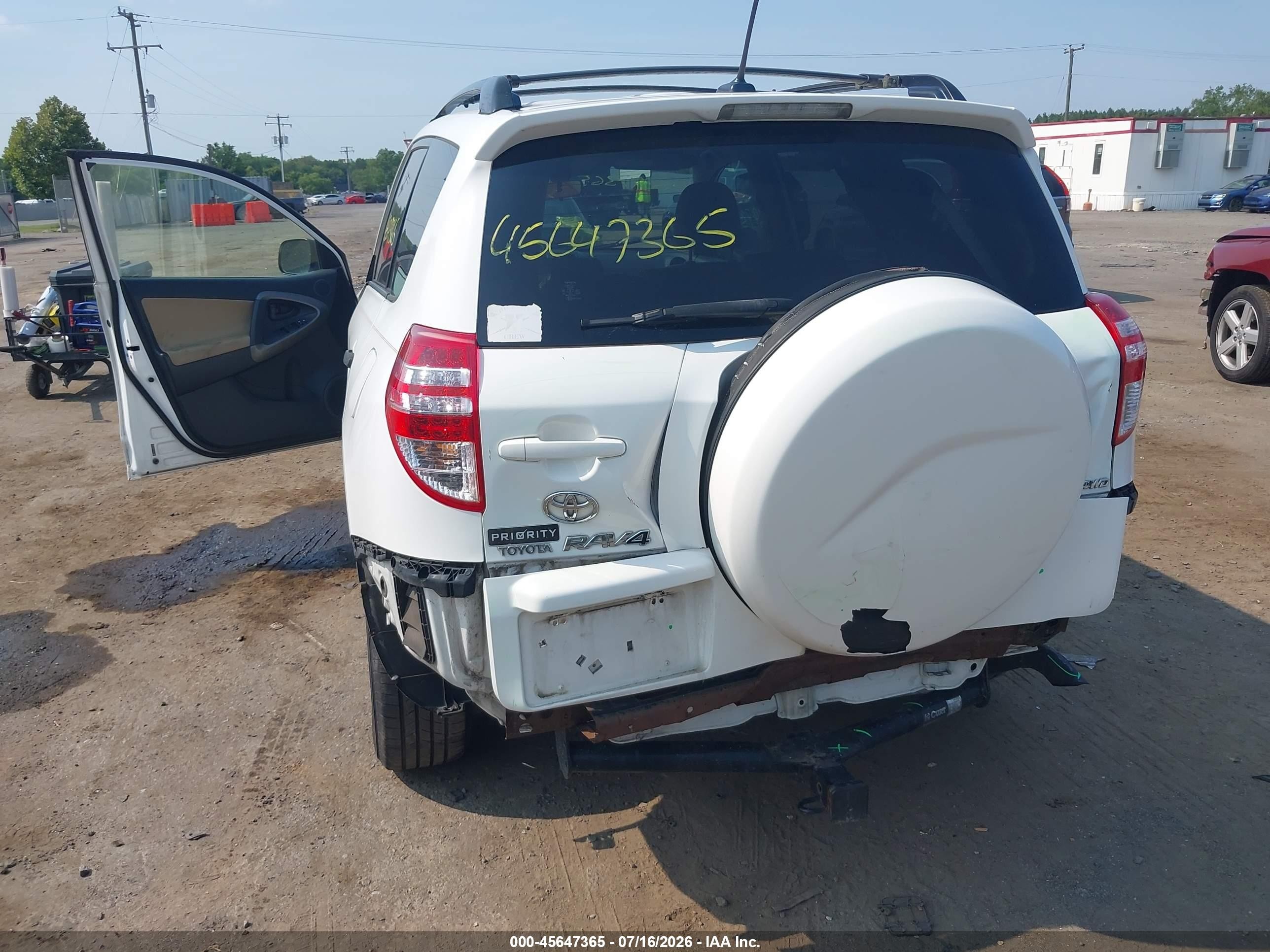 2009 Toyota Rav4   White vin: JTMBF33VX9D010007